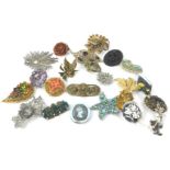 Various costume jewellery brooches, to include paste stone set star fish brooch, turquoise and