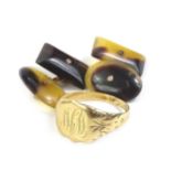 A dress ring and pair of cufflink's, comprising a 9ct gold signet ring, bearing initials M.L.M