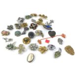 Various costume jewellery brooches, to include coral and pearl set basket weave design brooch,