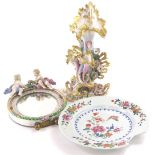 An 18thC Chinese export plate, polychrome decorated with flowerheads, a shaped vase and a