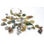 Costume jewellery brooches, to include leaf brooch garland, pear set brooch, paste stone set