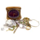 Various costume jewellery and effects, to include a 9ct gold gate bracelet with padlock, 3.7g, a