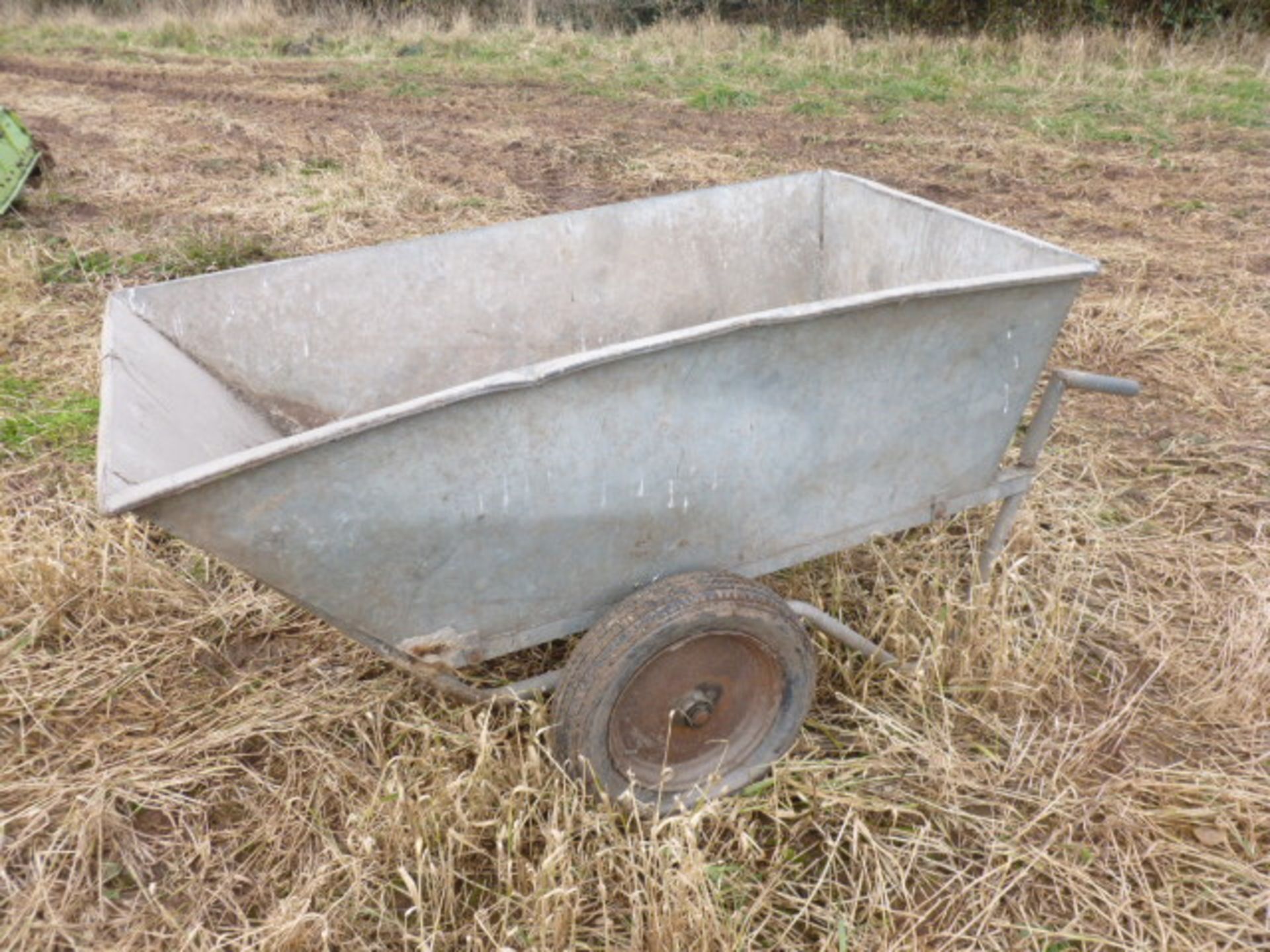 LARGE FEED BARROW - Image 2 of 2