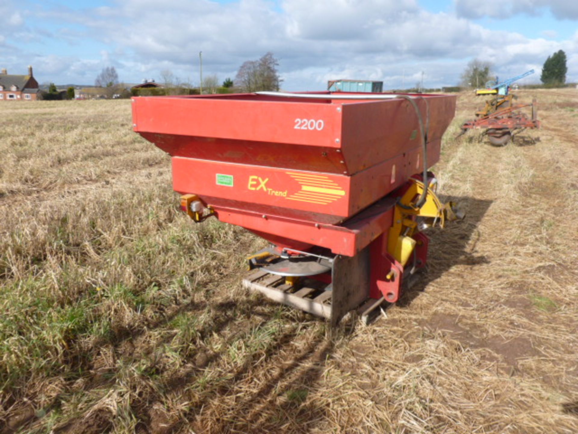 KRM X TREND 2200 FERTILISER SPREADER - CALIBRATED MODEL - Image 2 of 4