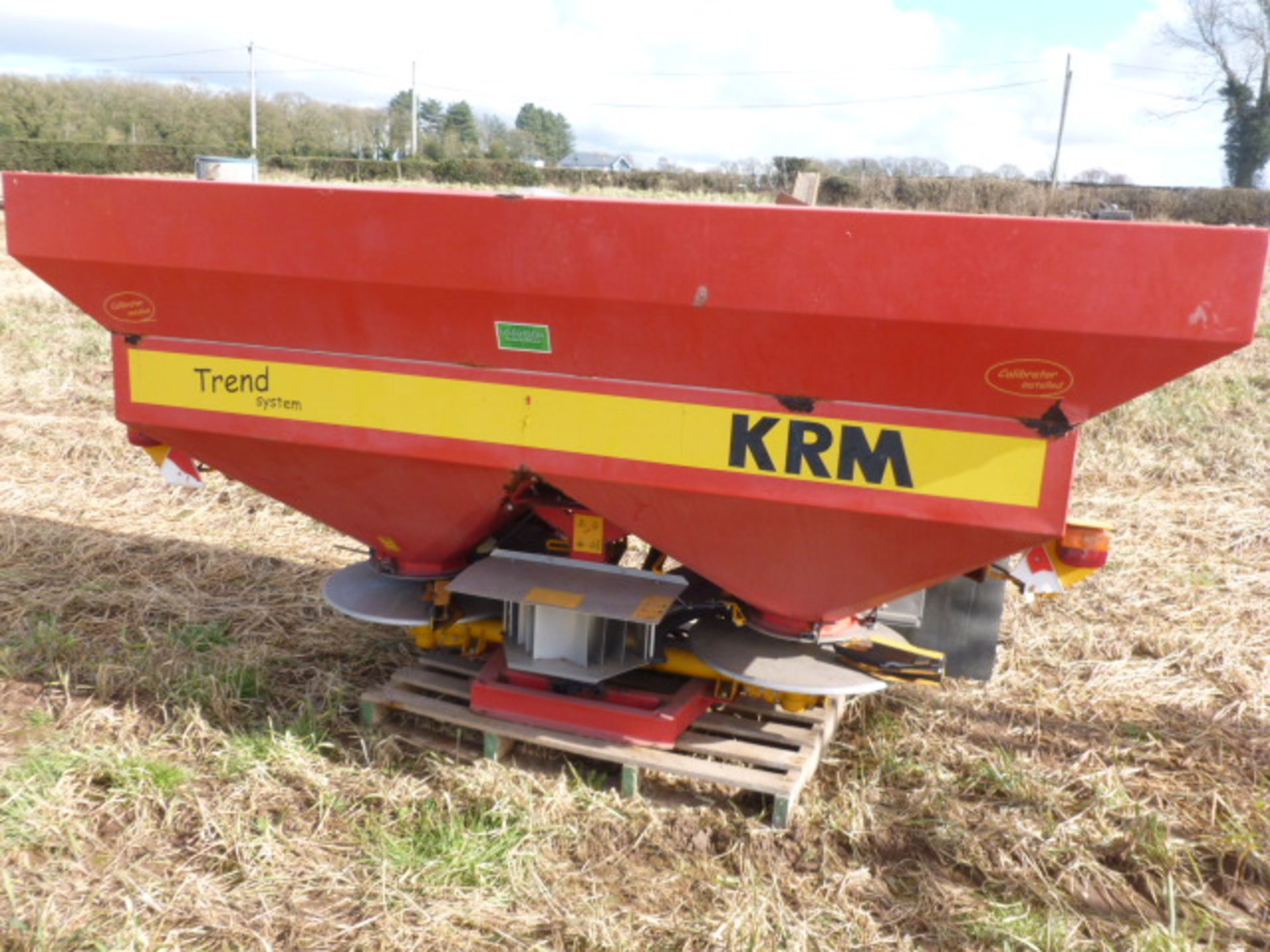 KRM X TREND 2200 FERTILISER SPREADER - CALIBRATED MODEL