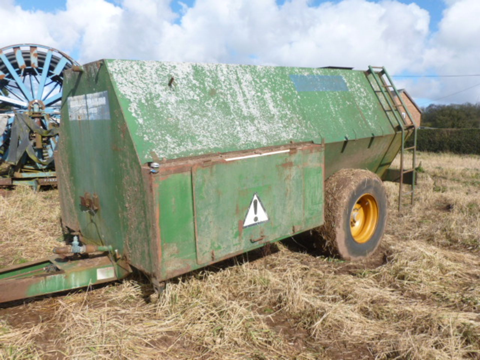 MERRICK LOGGIN WATER BOWSER - Image 3 of 4