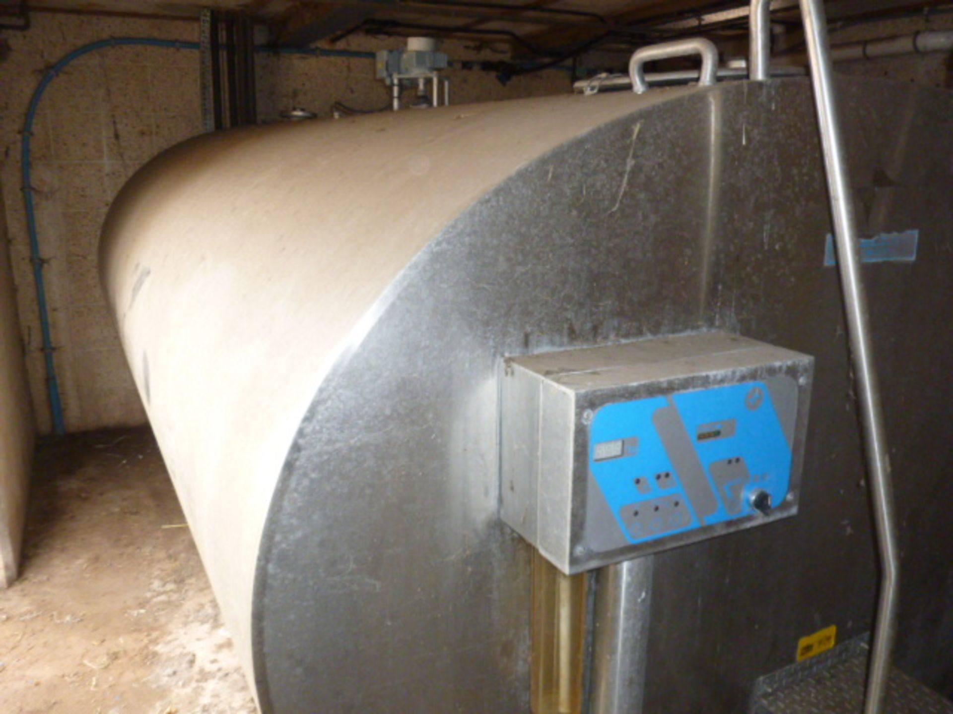 MUELLER EUROP DX BULK MILK TANK 8000 LITRES (SOLD IN SITU) - Image 2 of 3