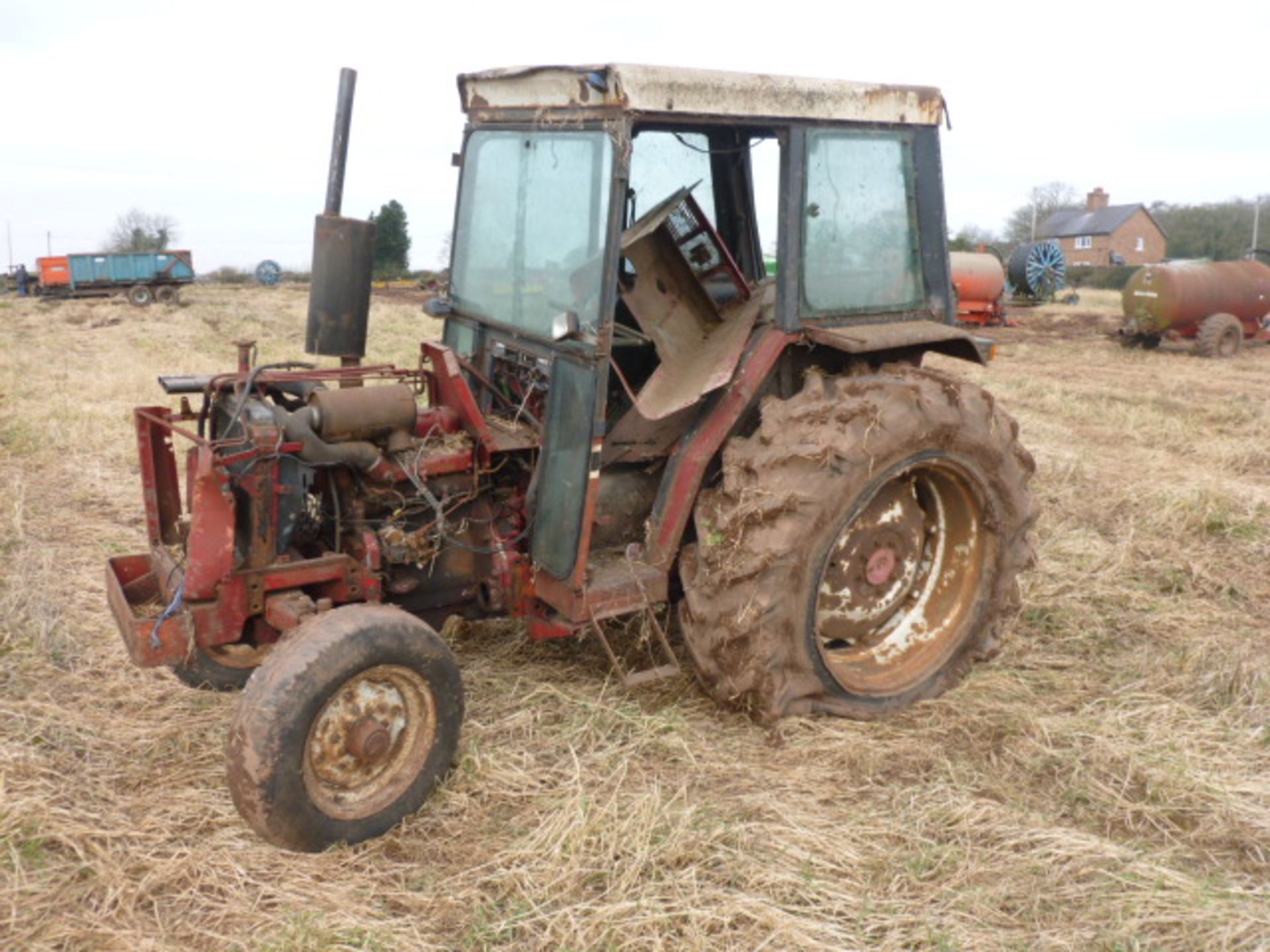 INTERNATIONAL  474 TRACTOR - SPARES