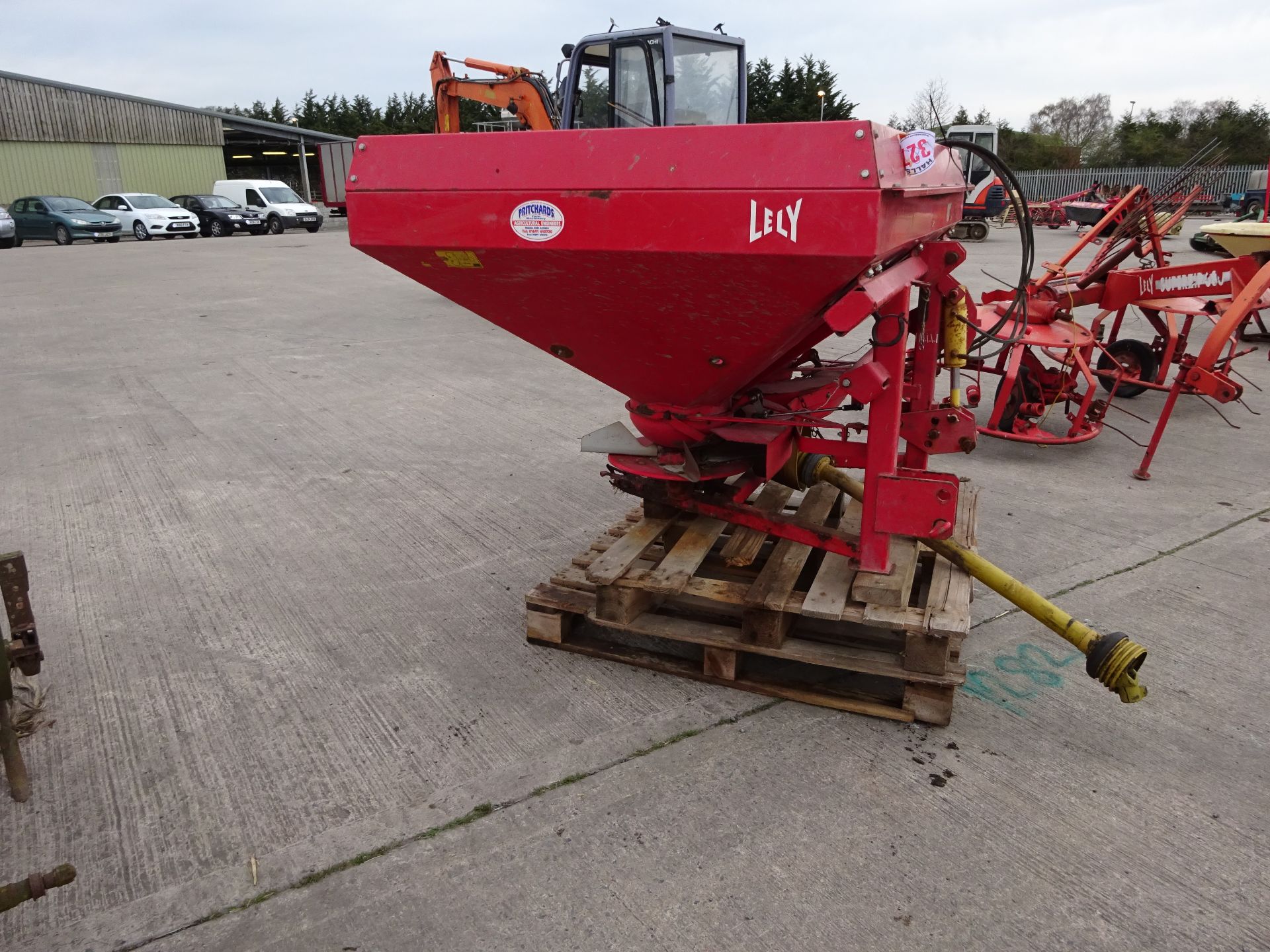 LELY SUPER BOWL FERTILISER SPINNER - Image 2 of 2