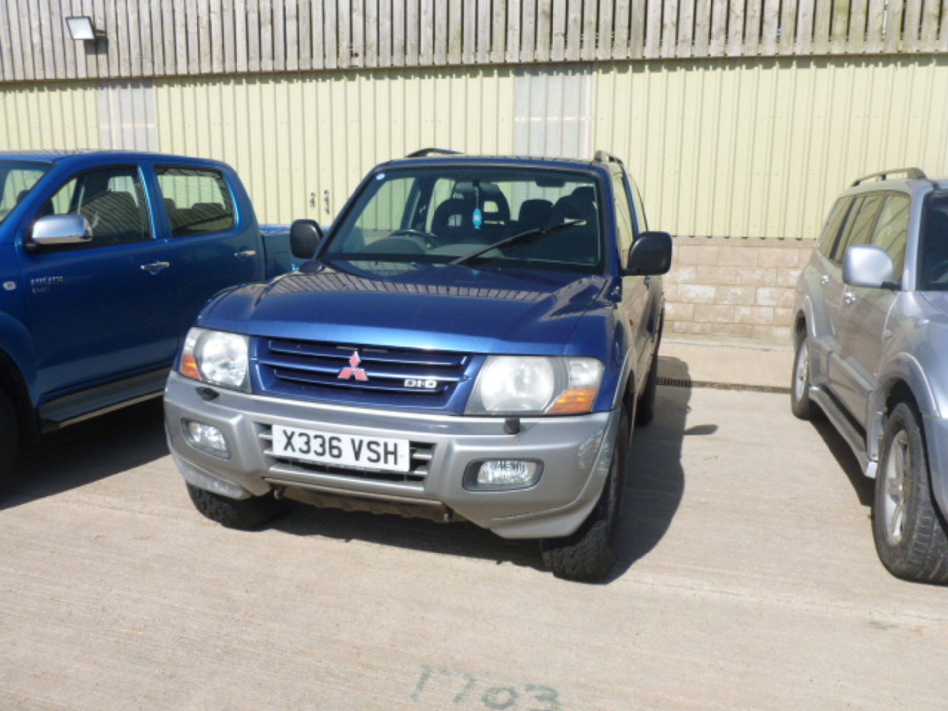 X336 VSH MITSUBISHI SHOGUN 3.2 DID AUTO 3 DOOR COLOUR BLUE 147.000 MILES. MOT 9TH NOVEMBER 2018 - Image 2 of 3