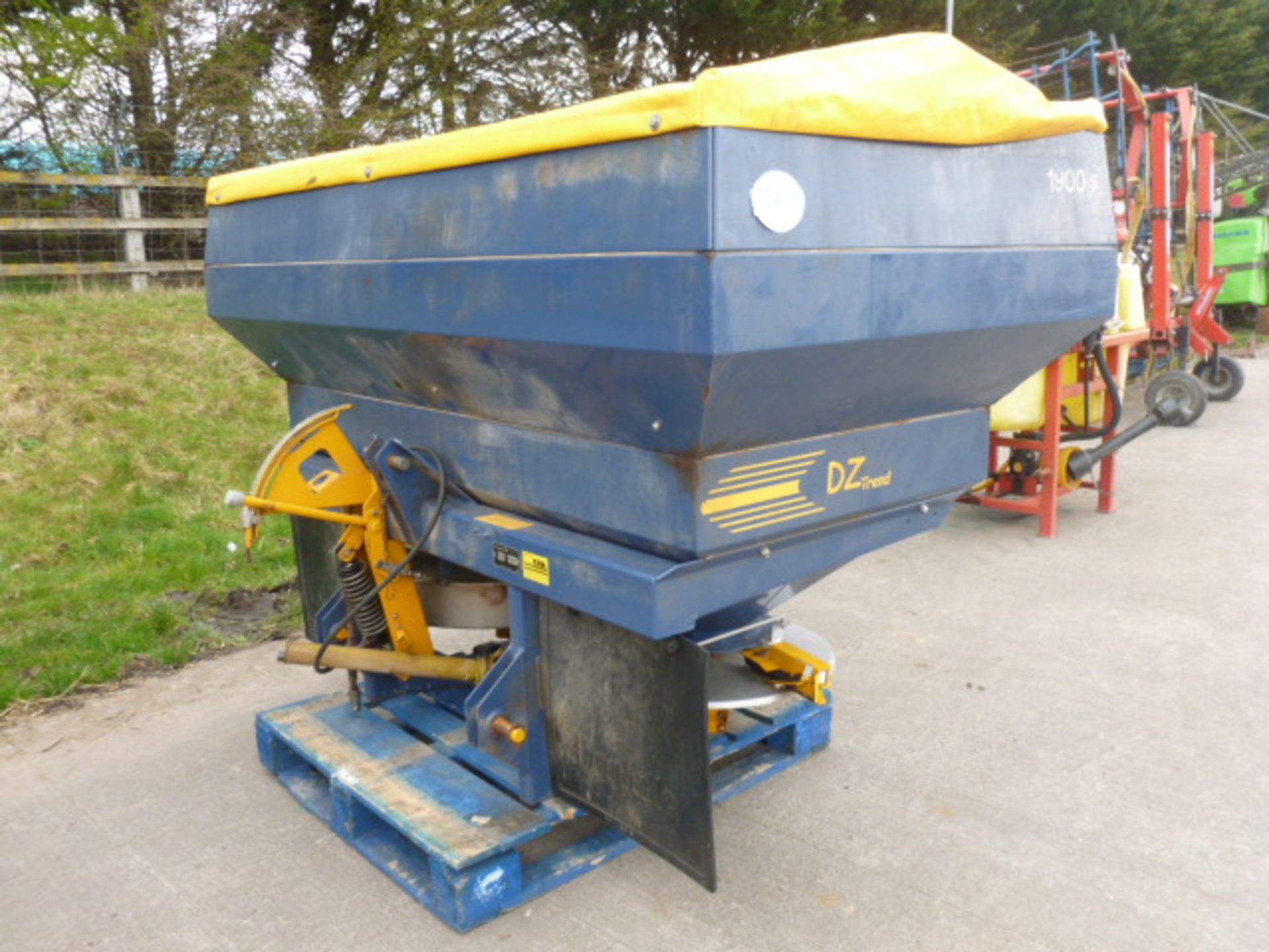 2003 KRM DZ TREND FERTILISER SPREADER