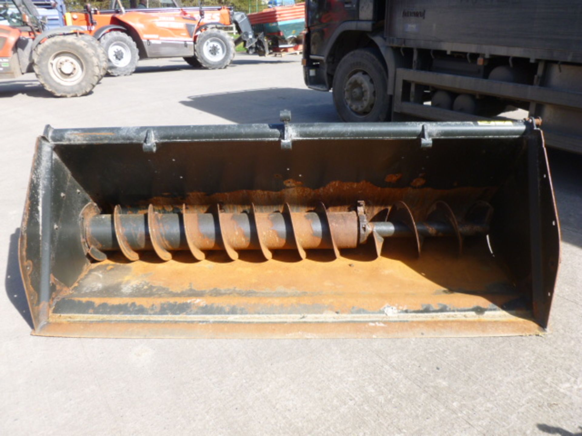 CHILTON MX AUGER BUCKET L/H DISCHARGE CAN BE ALTERED - Image 2 of 2