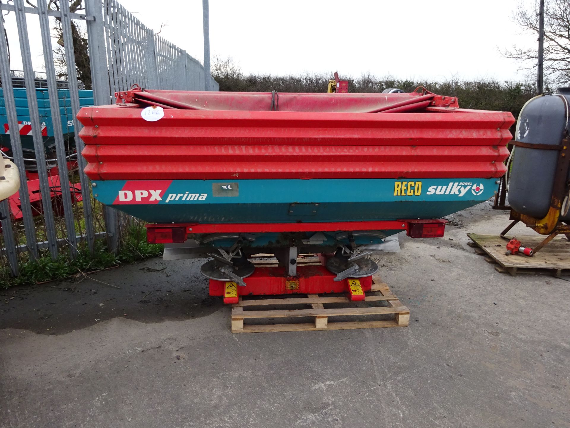 RECO SULKY FERTILIZER SPREADER 18-24M