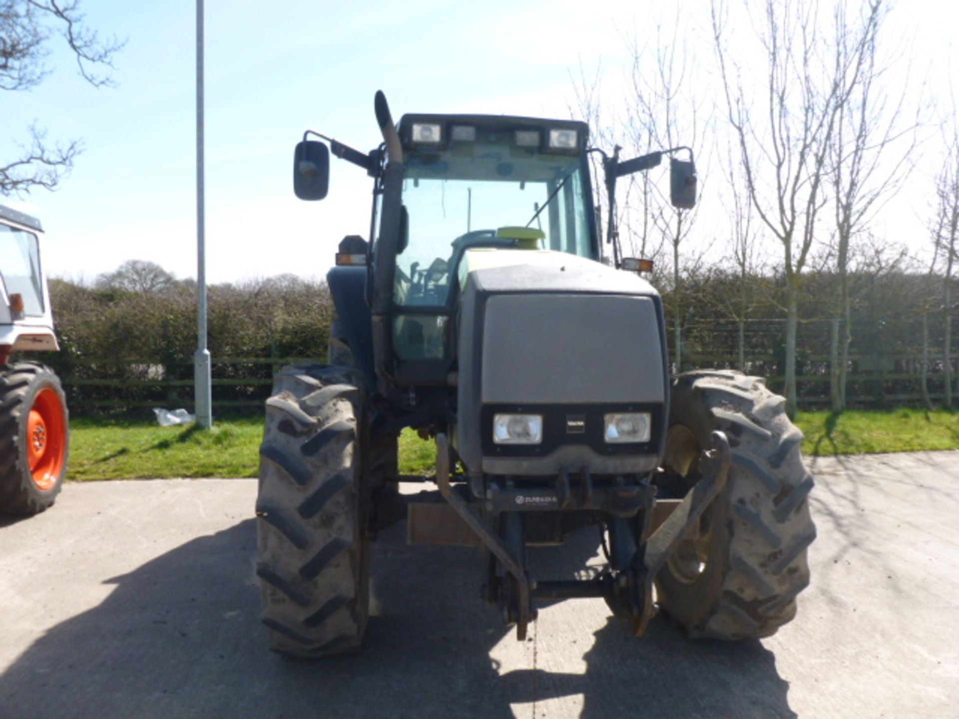 VALTRA 8150 TRACTOR C/W FRONT LINKAGE Y REG 8000HRS 2 OWNERS FROM NEW