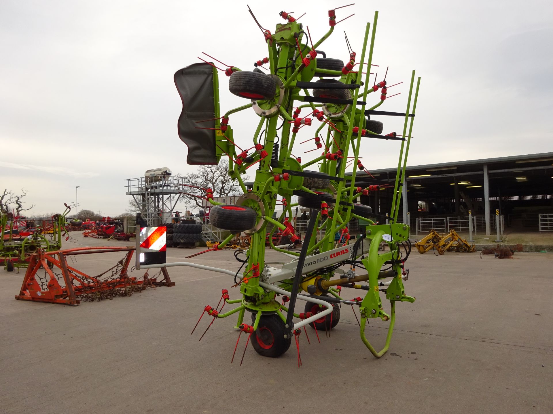 2015 CLASS VOLTO 1100 10 ROTOR MOUNTED TEDDER