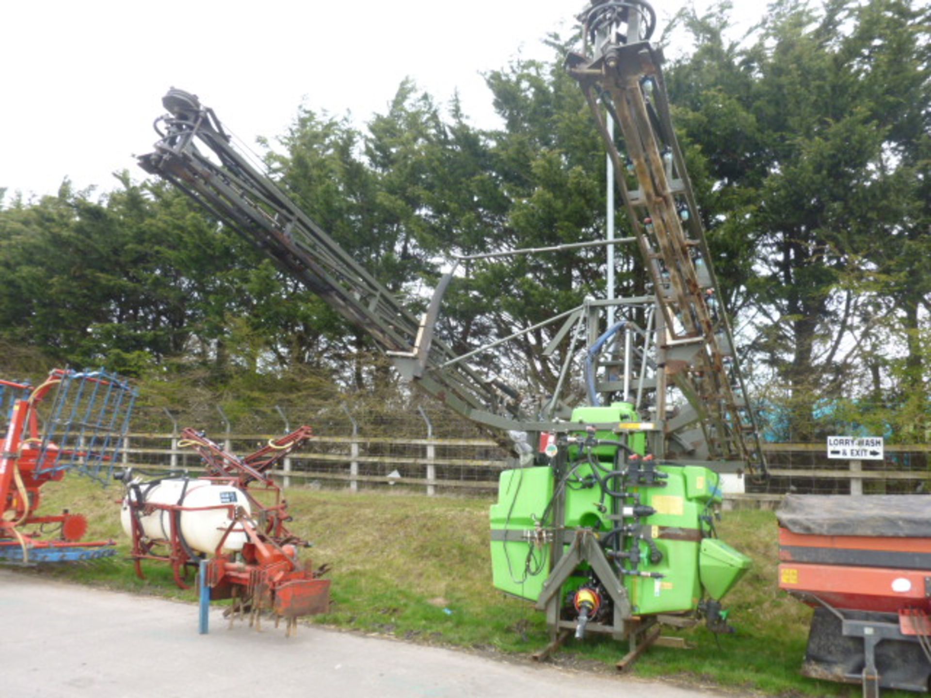 TECHNOMA 24M MOUNTED SPRAYER