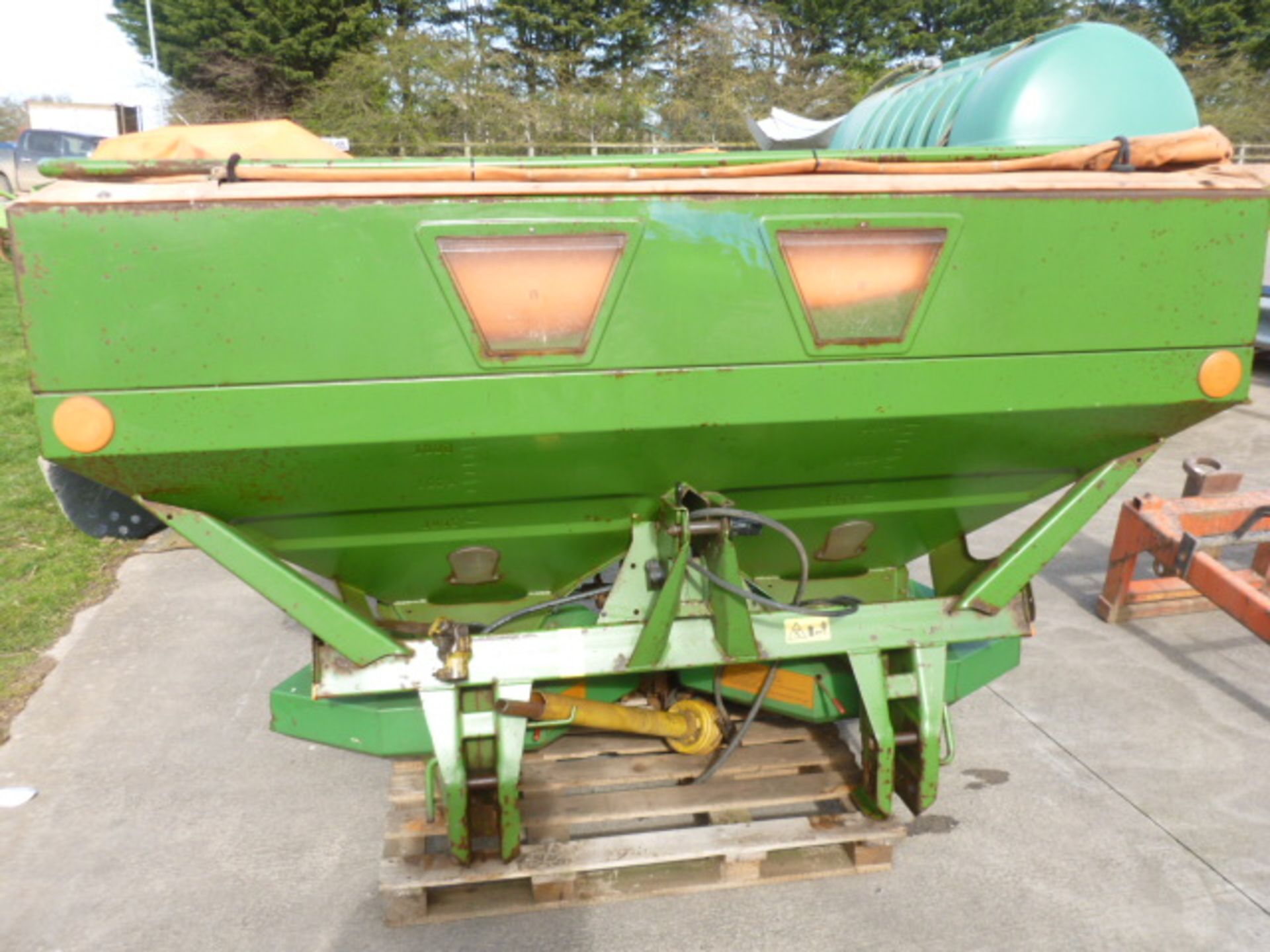 AMAZONE FERTILISER SPREADER ZAM 2000