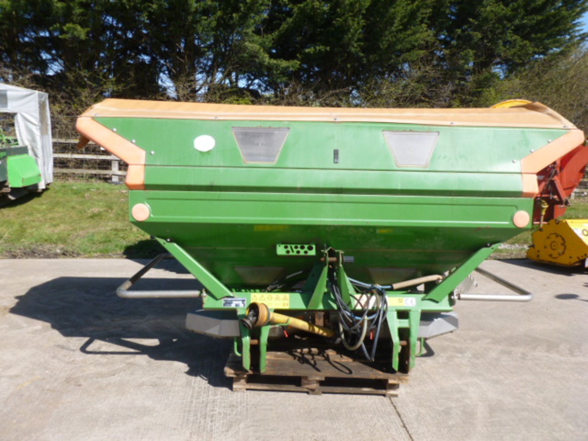 AMAZONE ZAM-1200 2700 FERTILISER SPREADE