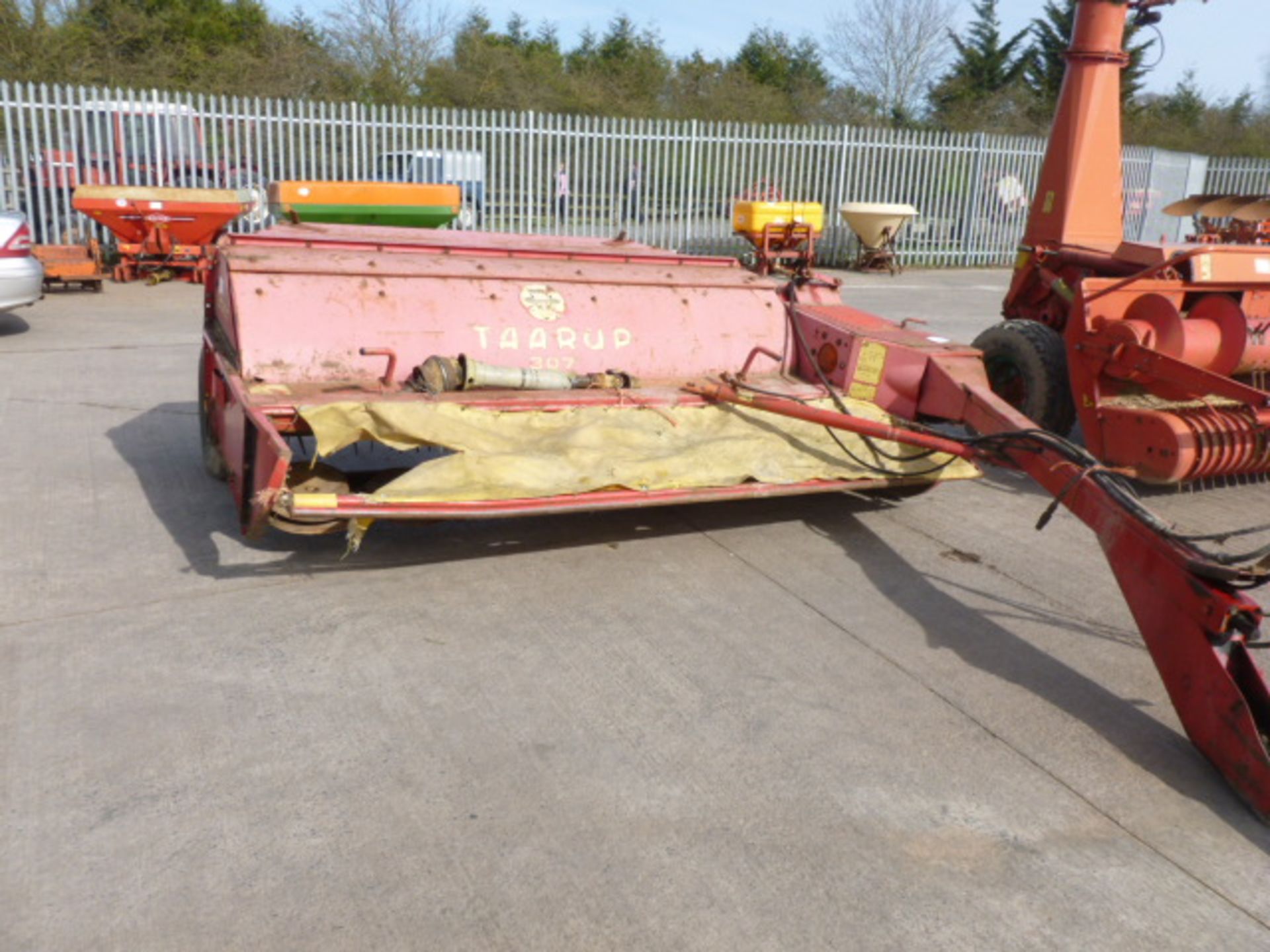 TAARUP 307 MOWER/CONDITIONER 9FT CUT IWO