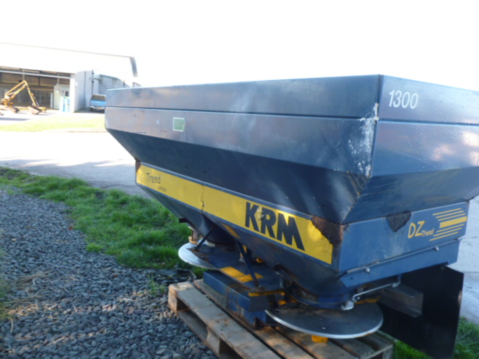 KRM FERTILISER SPREADER - Image 2 of 2