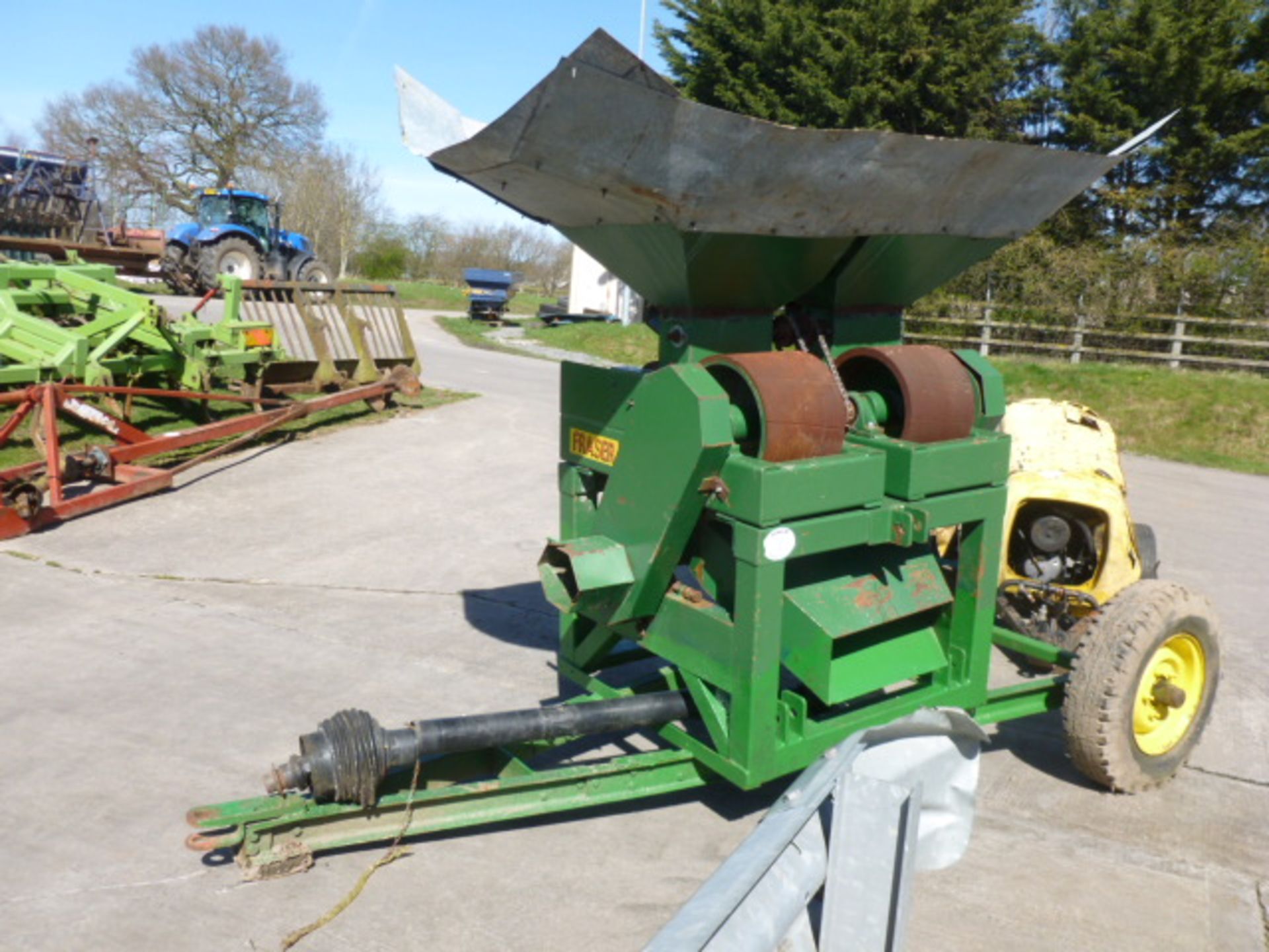 FRASER DOUBLE ROLLER MILL GWO COMPLETE WITH PTO