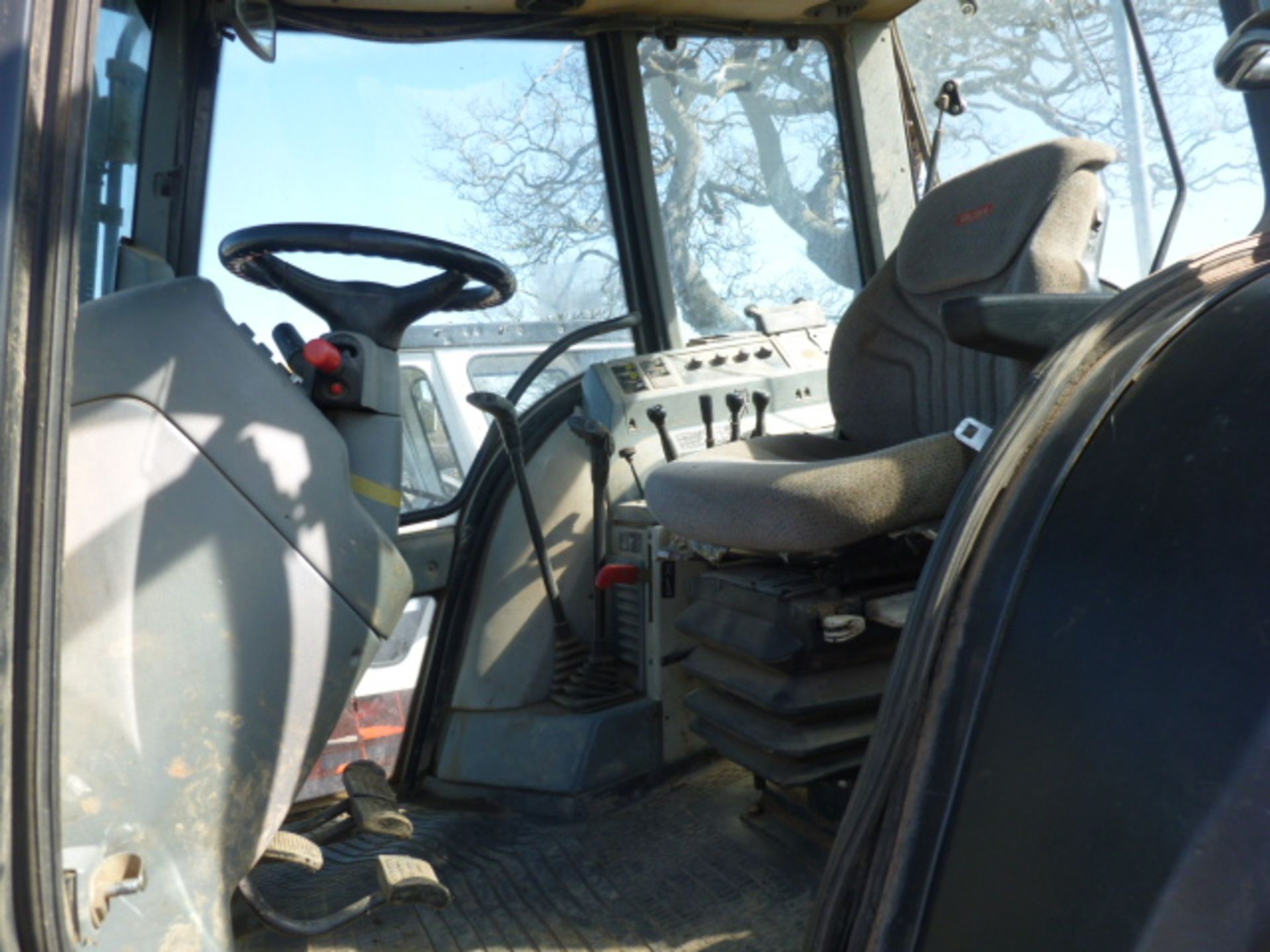 VALTRA 8150 TRACTOR C/W FRONT LINKAGE Y REG 8000HRS 2 OWNERS FROM NEW - Image 3 of 4