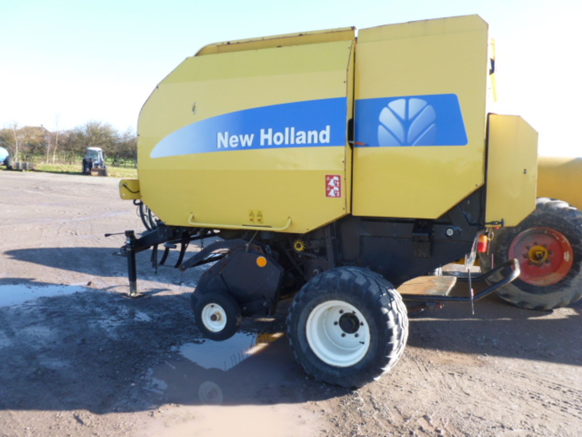 NEW HOLLAND 150S ROUND BALER 2011 NET WRAP - Image 3 of 3