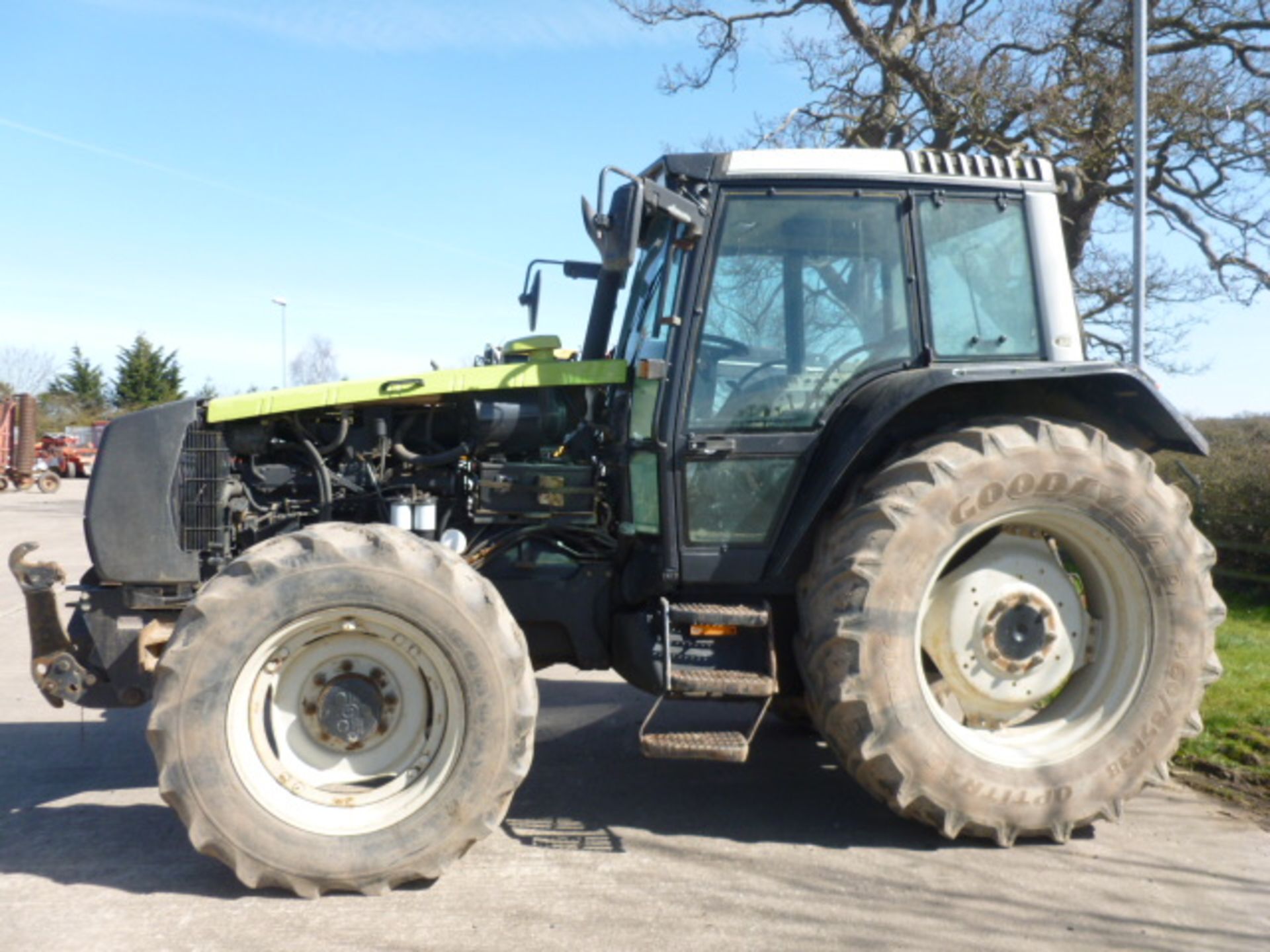 VALTRA 8150 TRACTOR C/W FRONT LINKAGE Y REG 8000HRS 2 OWNERS FROM NEW - Image 2 of 4