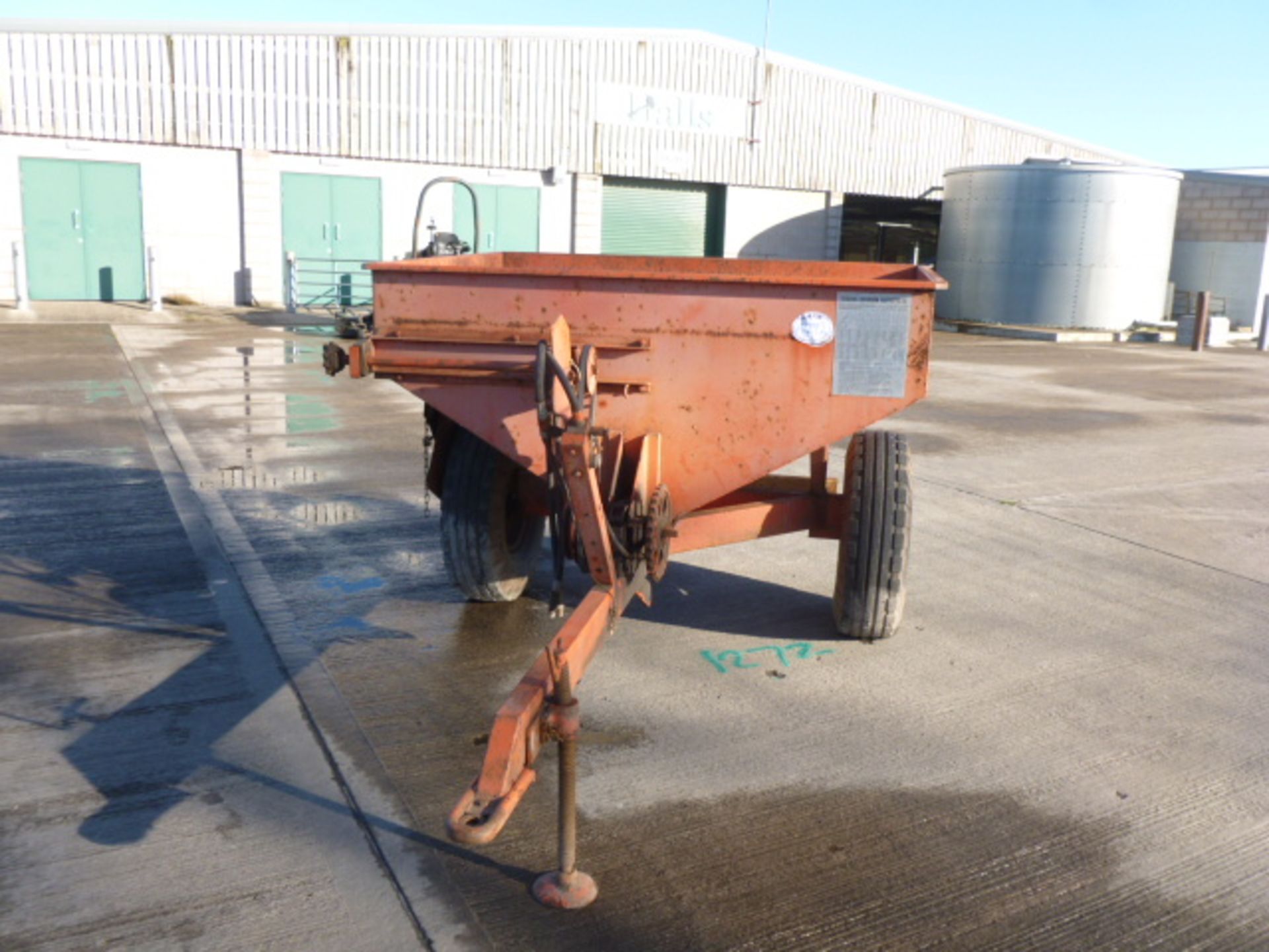 TASKER TRAILED FERTILIZER SPREADER