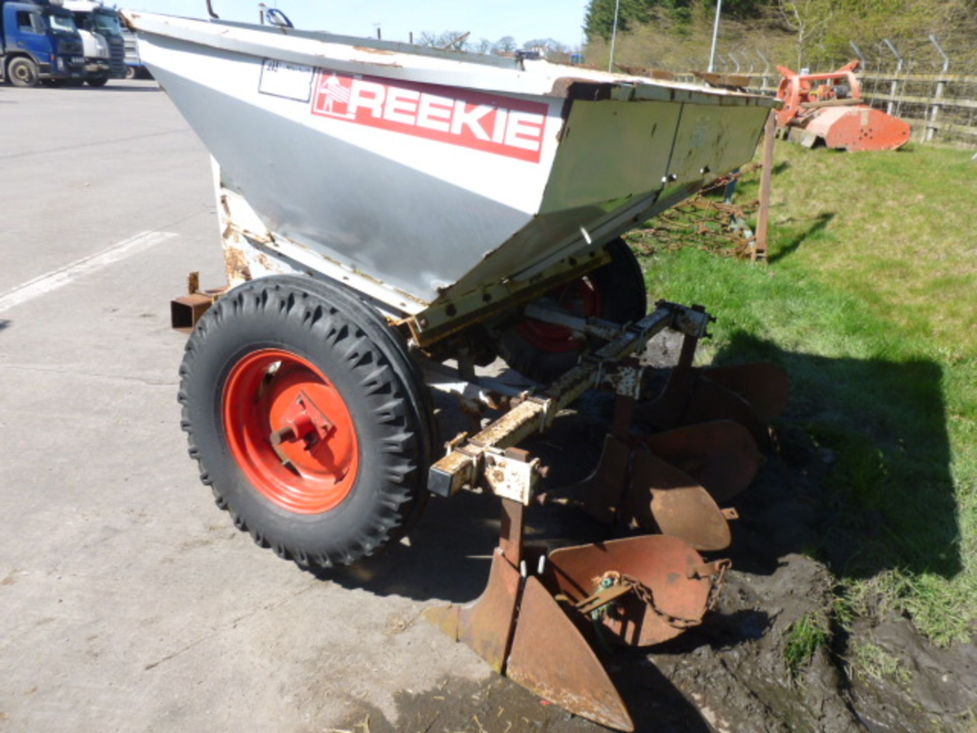 REEKIE POTATO PLANTER - Image 2 of 2