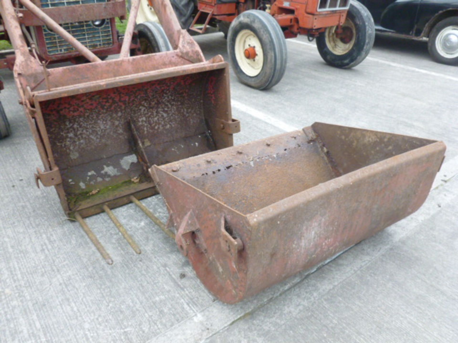 1970 INT 434 TRACTOR C/W LOADER SAW150H C/W BUCKET - Image 3 of 4