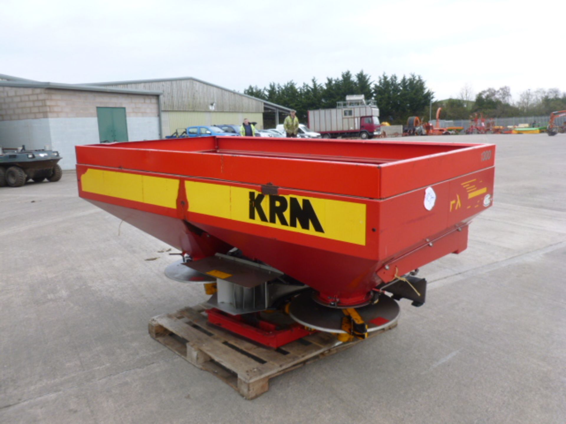 KRM 1300 TWIN FERTILISER SPINNER