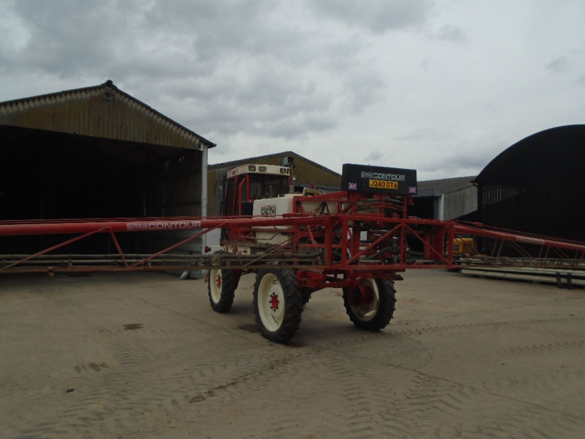 BATEMAN 2001 SELF PROPELLED SPRAYER - Image 14 of 16