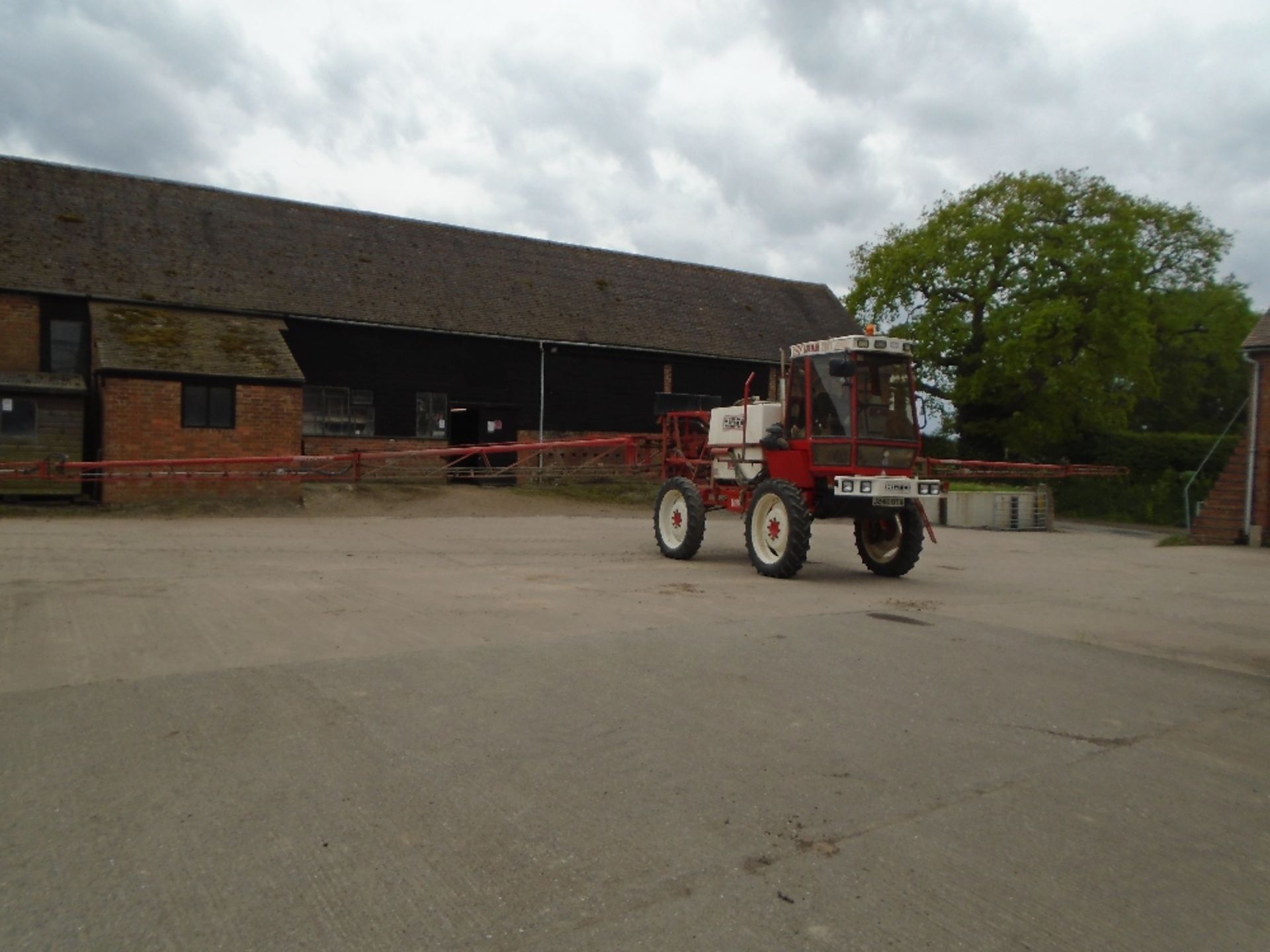 BATEMAN 2001 SELF PROPELLED SPRAYER - Image 10 of 16