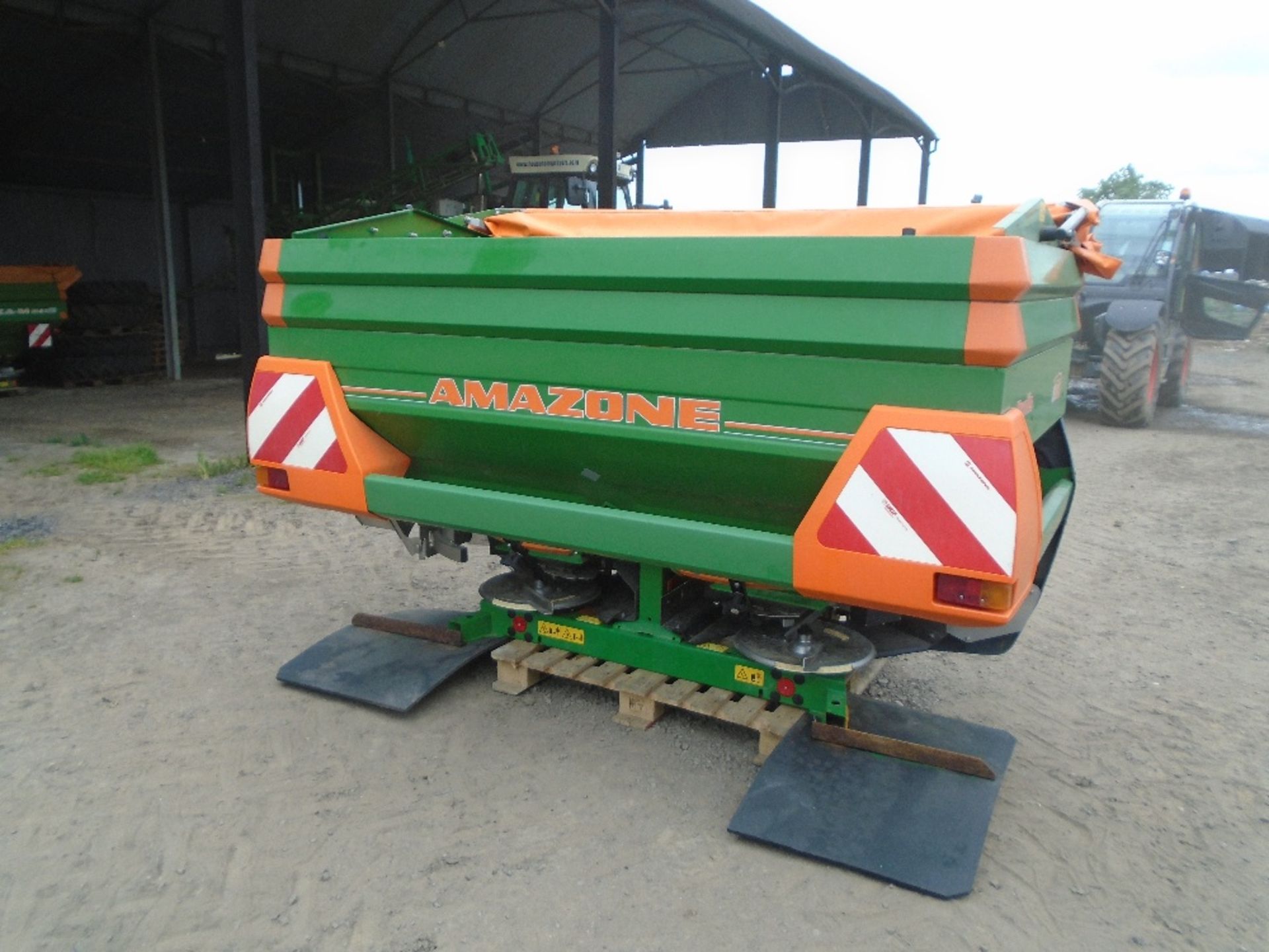 AMAZONE ZA-M 1501 FERTILISER SPREADER C/W WEIGH CELLS, COMPUTER TO ADJUST APPLICATION RATE - DEMOUNT - Bild 2 aus 4