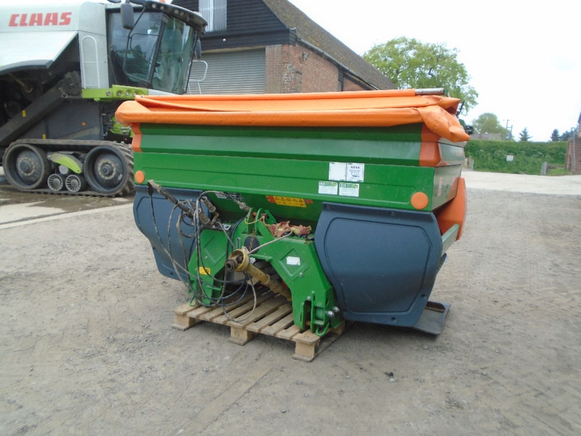 AMAZONE ZA-M 1501 FERTILISER SPREADER C/W WEIGH CELLS, COMPUTER TO ADJUST APPLICATION RATE - DEMOUNT - Bild 4 aus 4