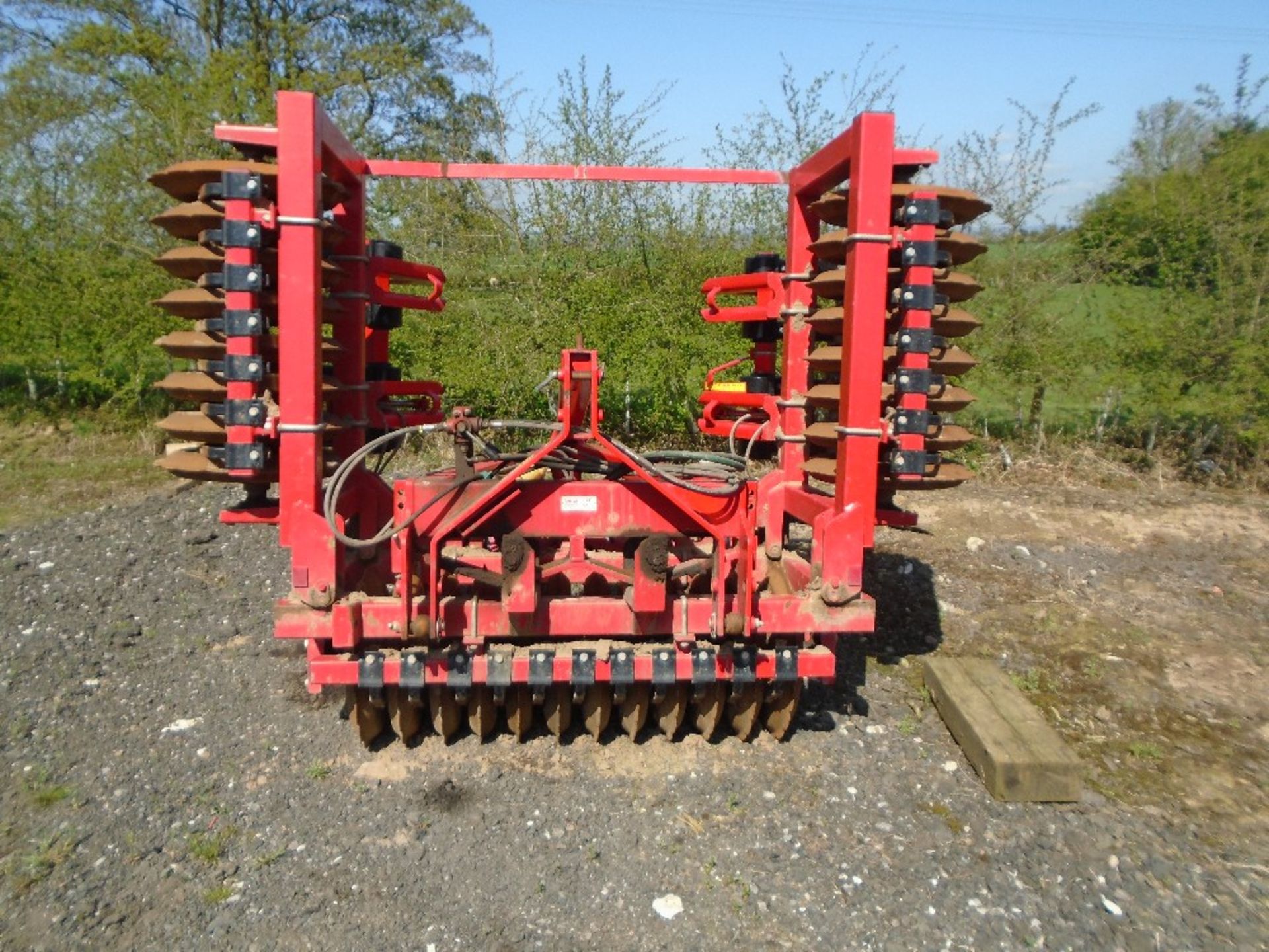 2014 OPICO HEVA 4M FOLDING HYD FRONT MOUNTED LEVELLING HARROWS