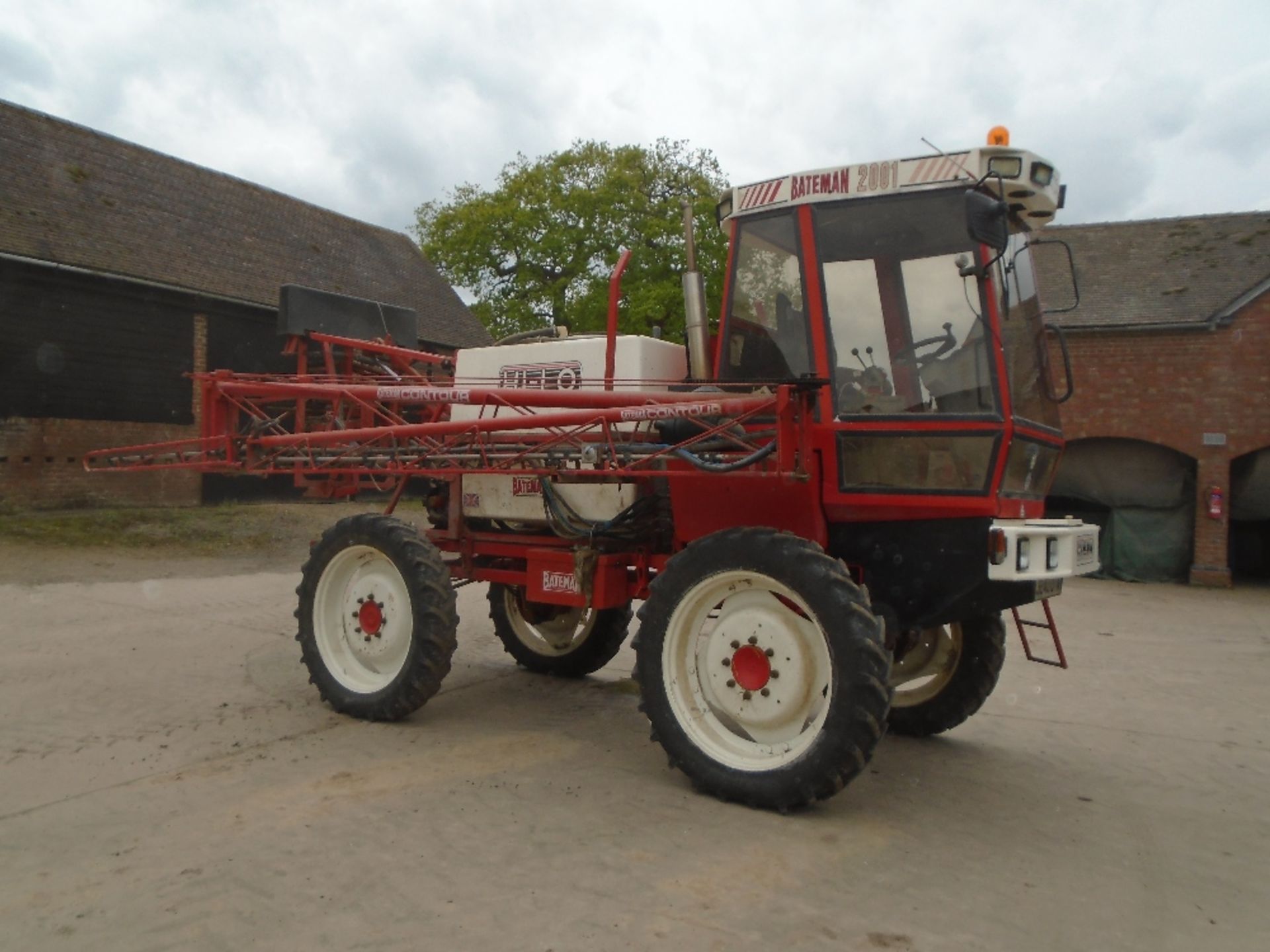 BATEMAN 2001 SELF PROPELLED SPRAYER - Image 16 of 16