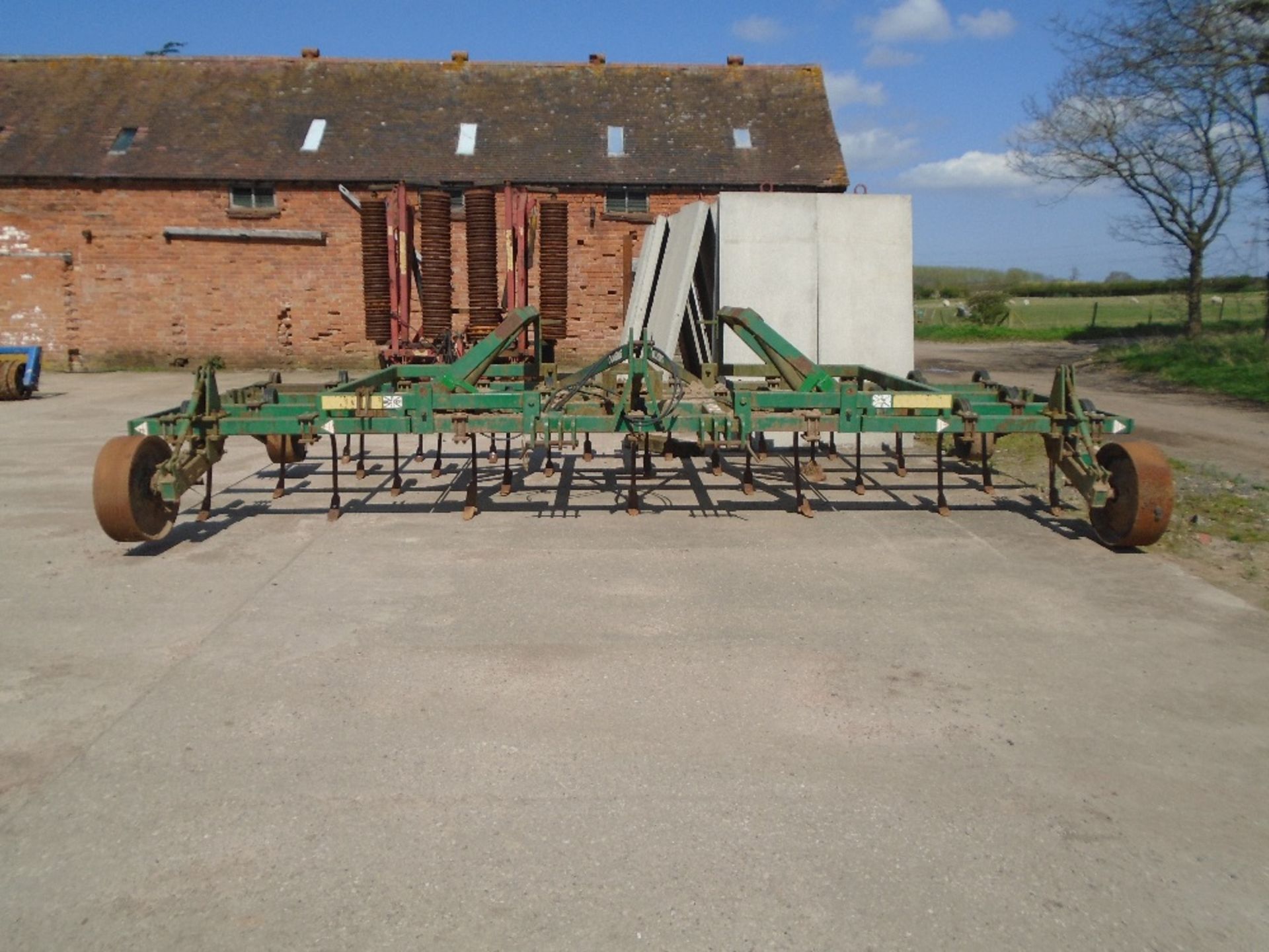 COUSINS HYD FOLDING 6M CULTIVATOR - Image 3 of 6