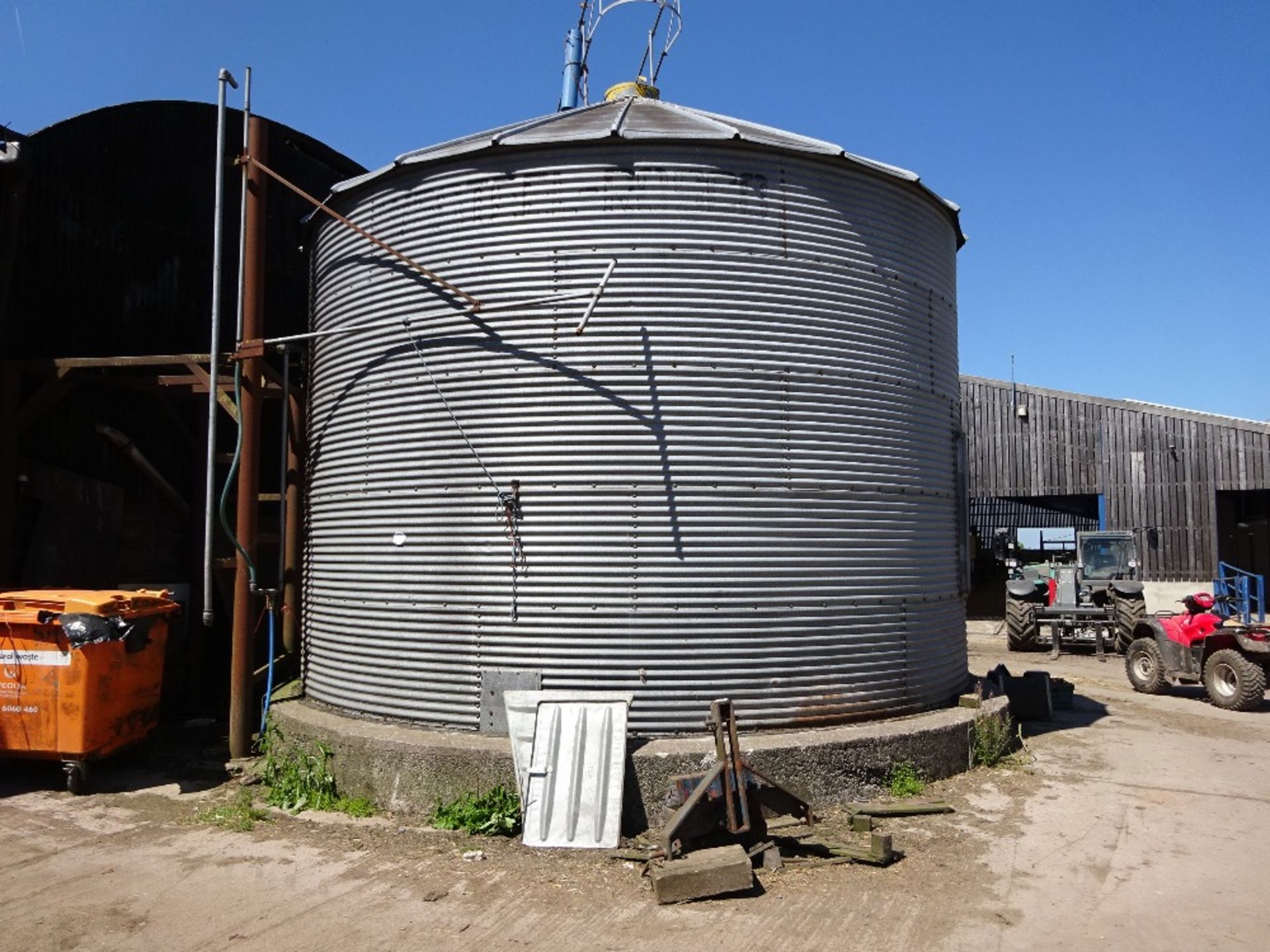 OUTDOOR GRAIN BIN