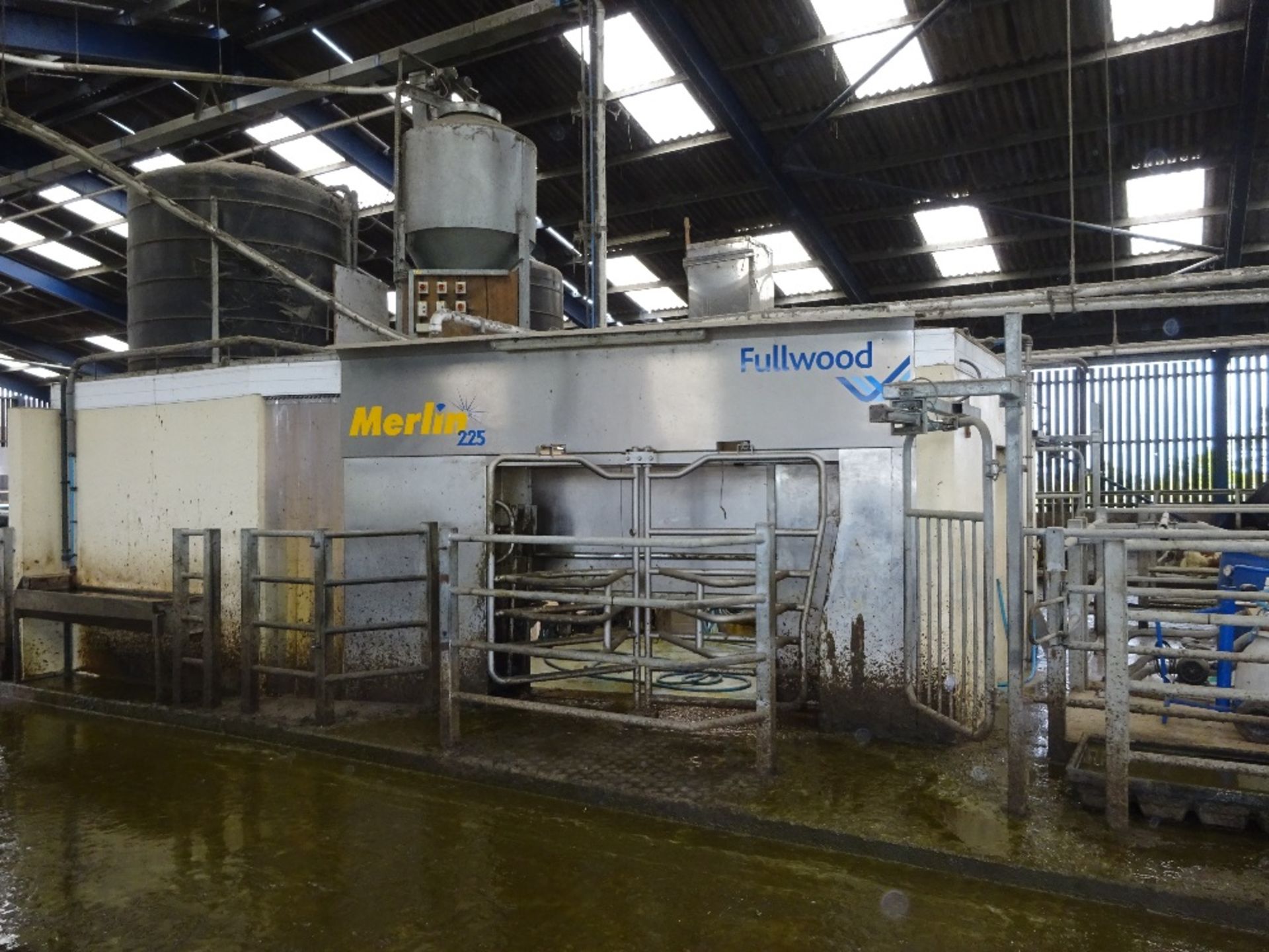 COMPLETE ROBOTIC MILKING EQUIPMENT