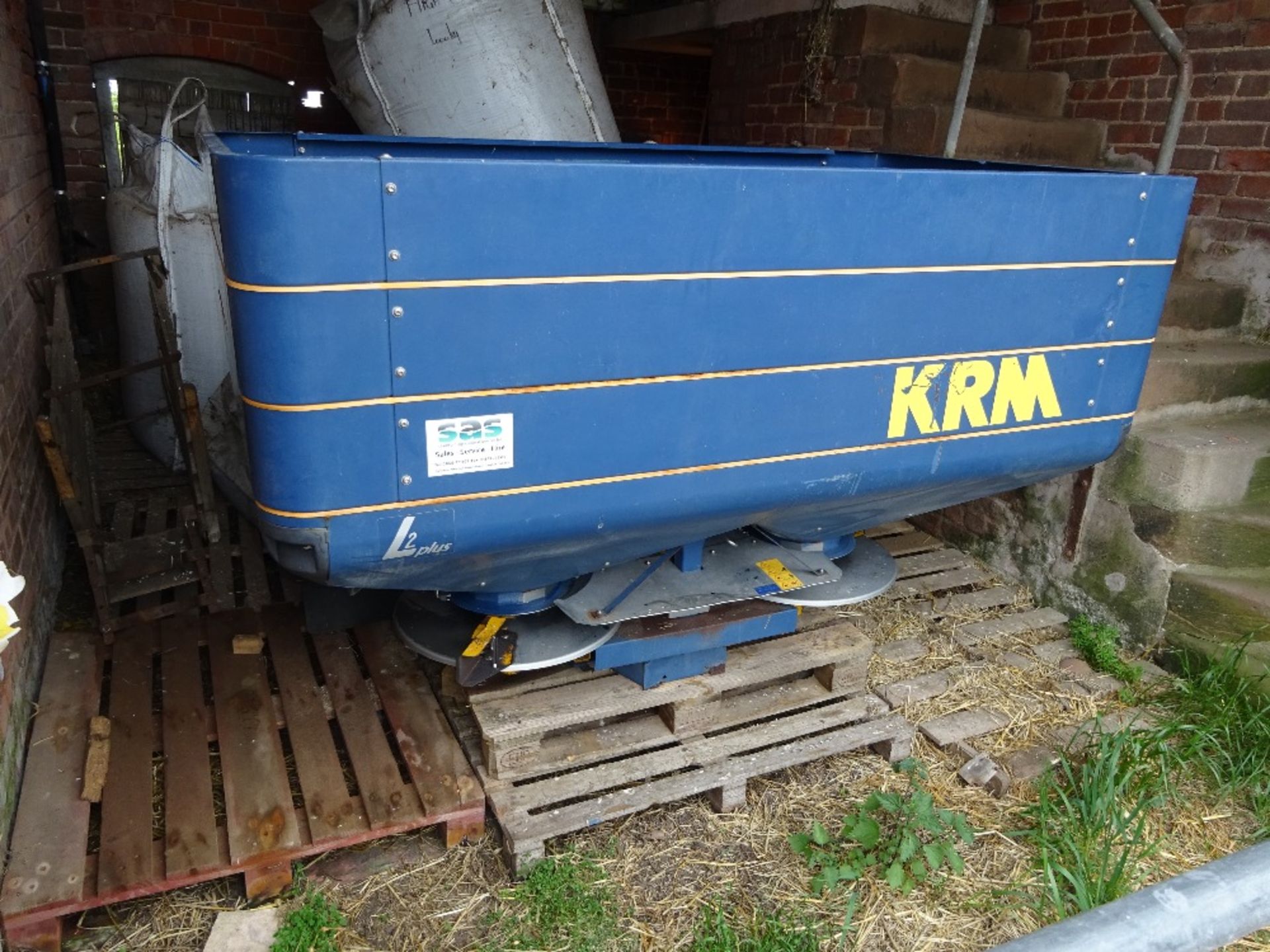 KRM L2 FERTILIZER SPREADER 2 TON