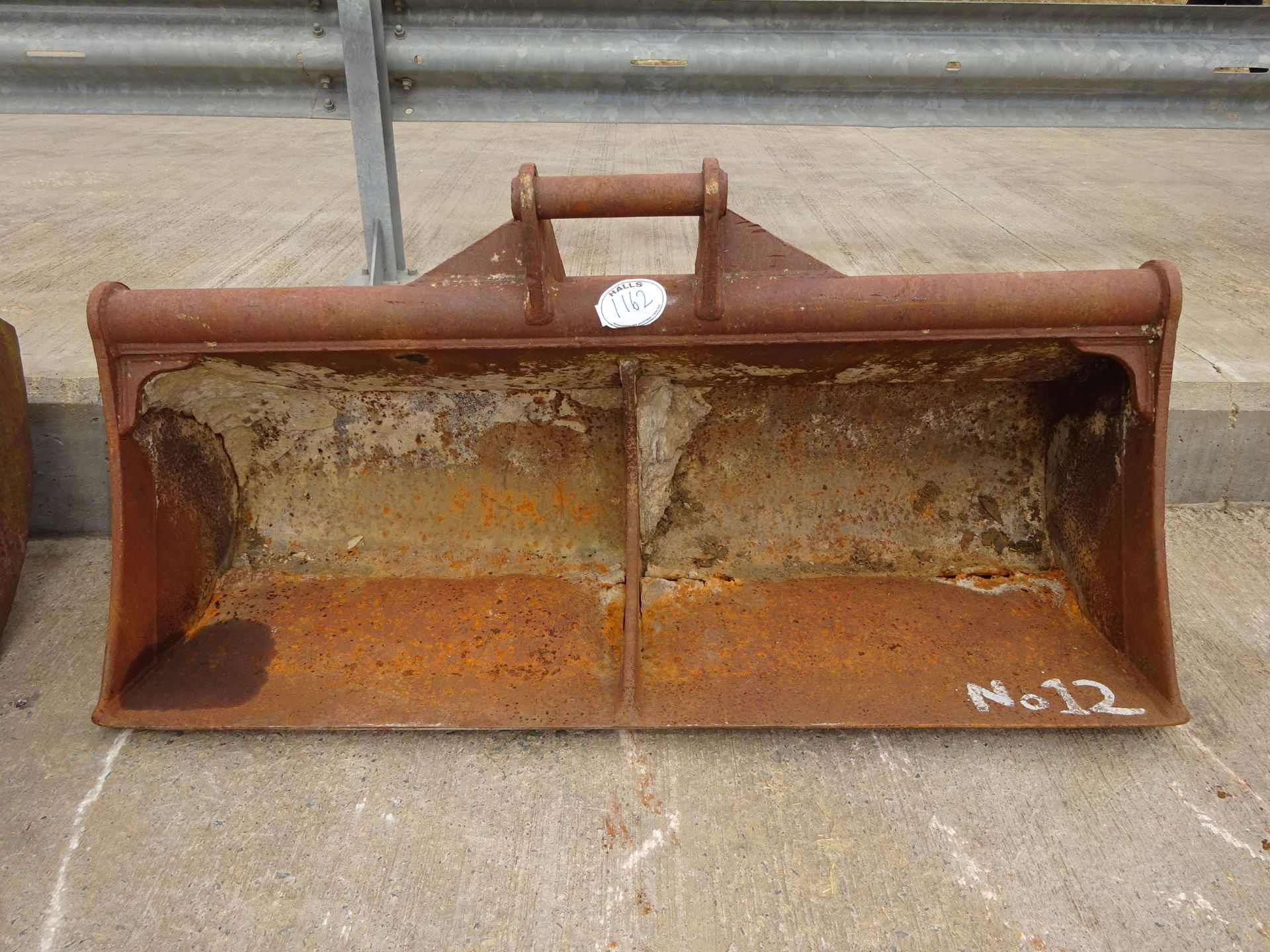 6FT DITCHING BUCKET 65ML PINS 10' HARNESS WIDTH