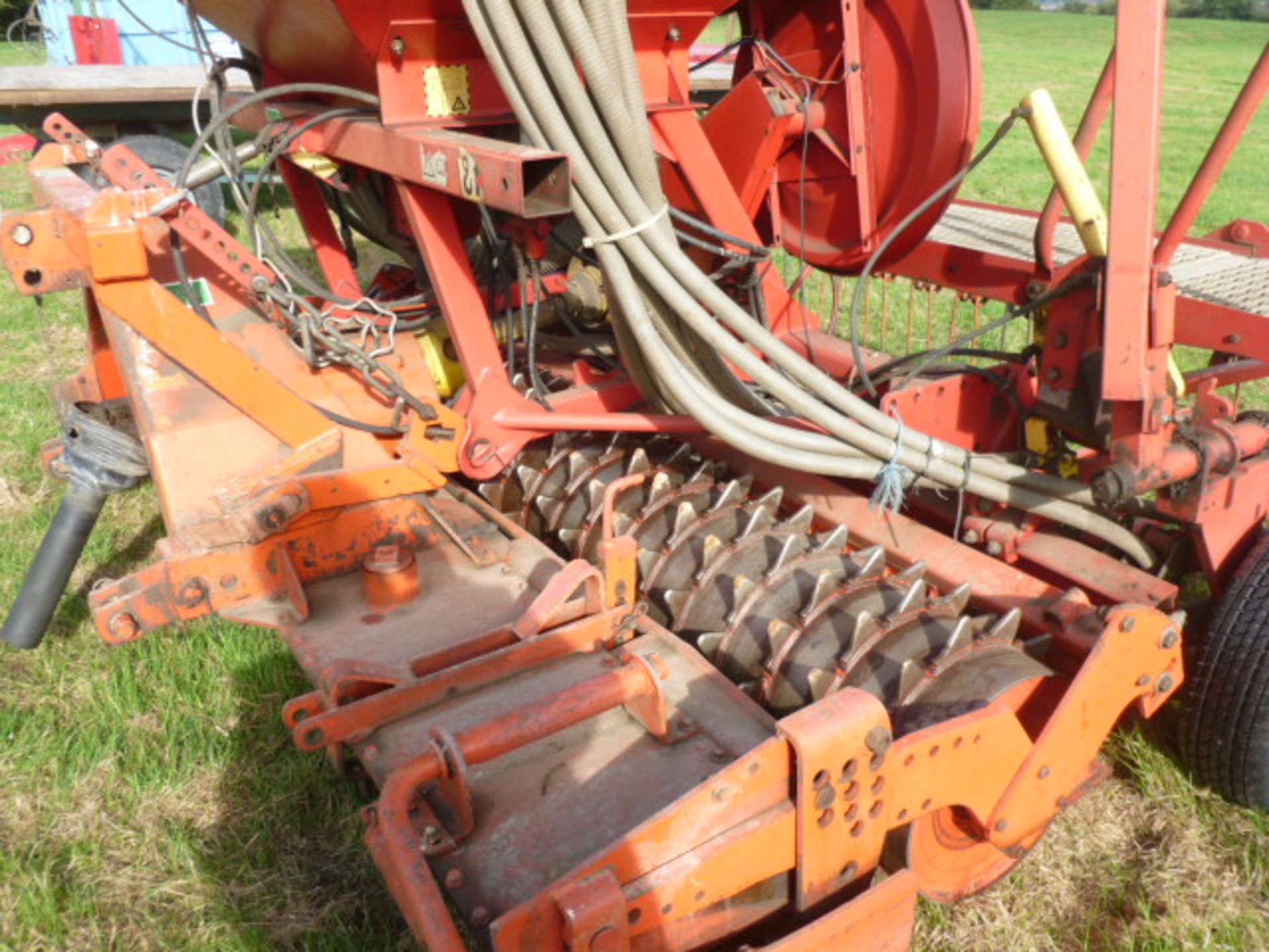 1996 Lely polymat drill with 1997 Kuhn power harrow, 3m - Image 4 of 4