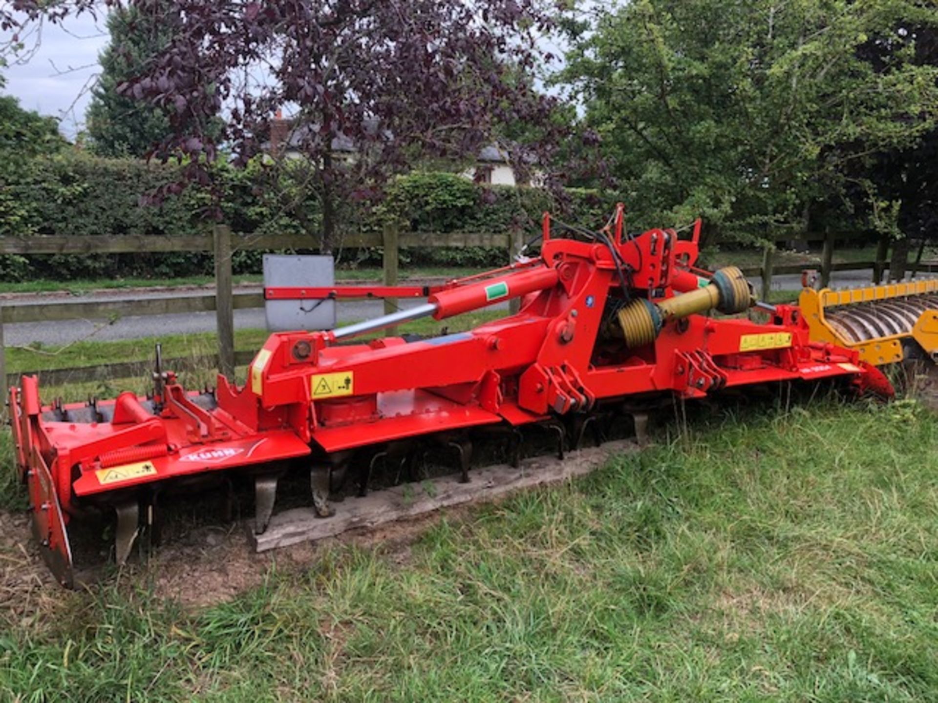 2009 KUHN HR 5004 DR - 5 METRE FOLDING POWER HARROW, MAXI PACK ROLLER - Image 2 of 2