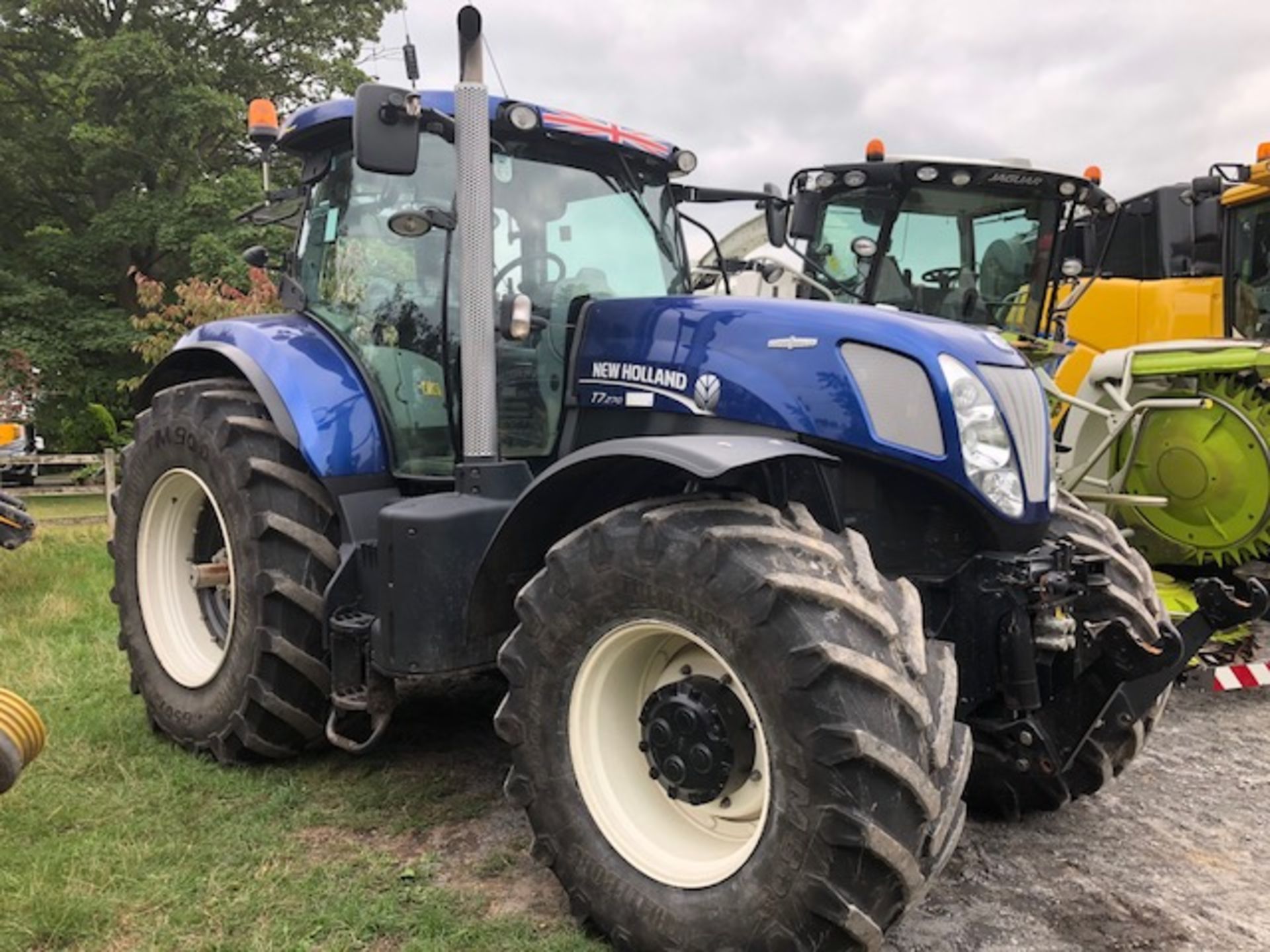 NEW HOLLAND T7 270 TRACTOR