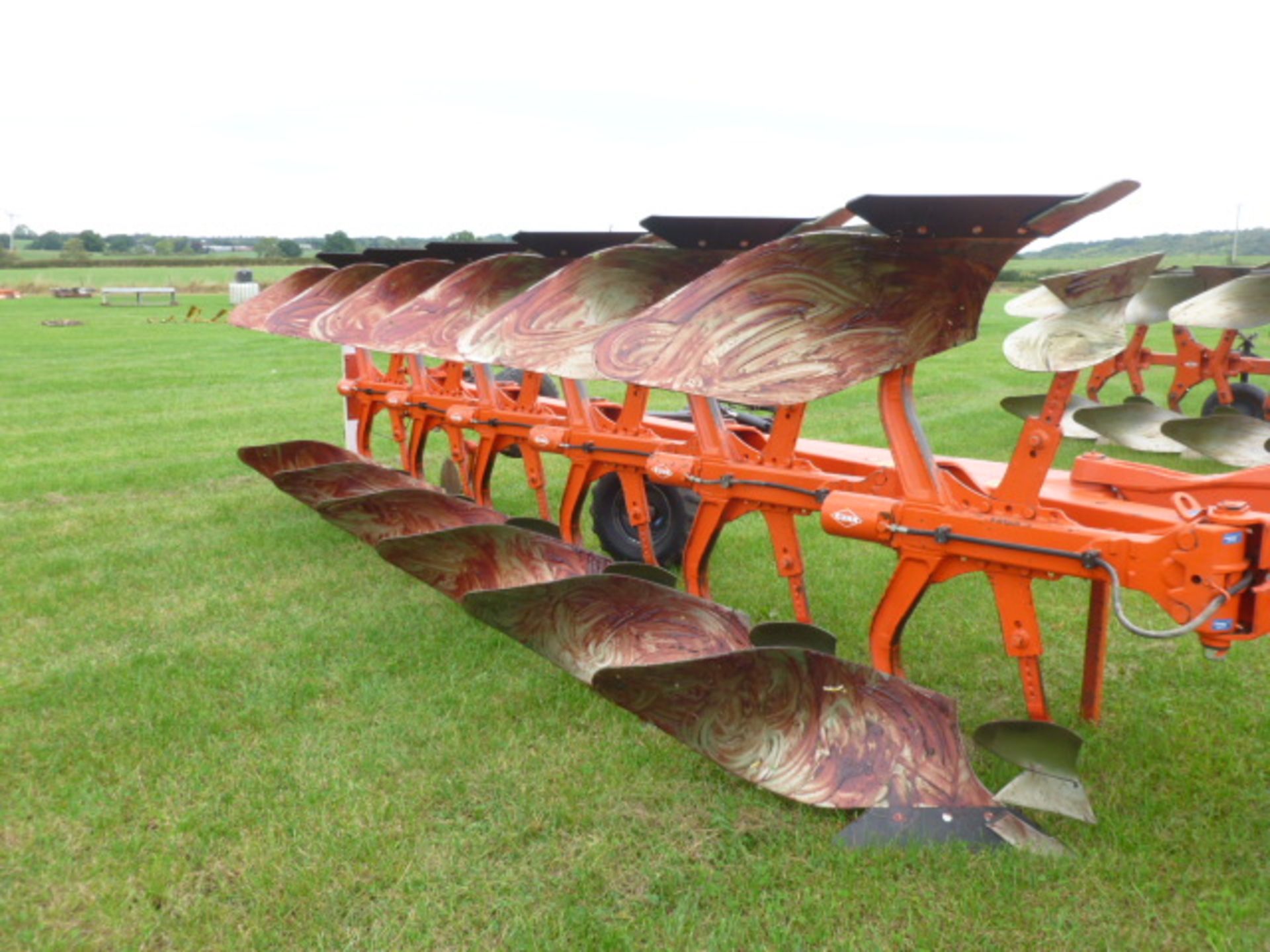 2010 KUHN VARIMASTER 152 6 FURROW PLOUGH 5+1 FURROWS, AUTO RESET WIDE DEPTH WHEEL,TRANSPORT WHEEL, - Image 4 of 4