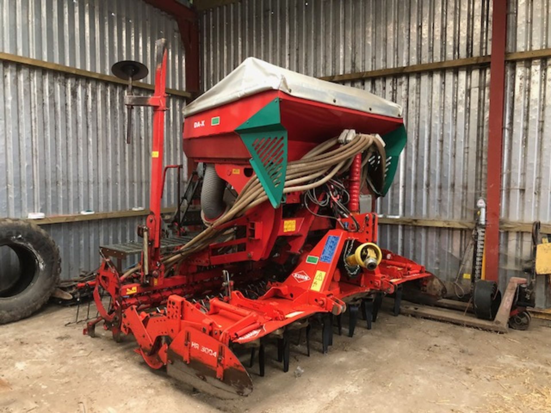 KUHN/KVERLAND HR3004D COMBINATION DAX DRILL 2009 &2004 3 METRE KUHN POWER HARROW, COMBINATION