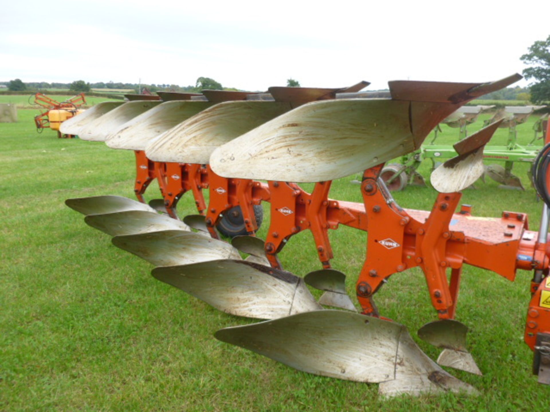 KUHN 5 FURROW REVERSIBLE PLOUGH - Image 3 of 3