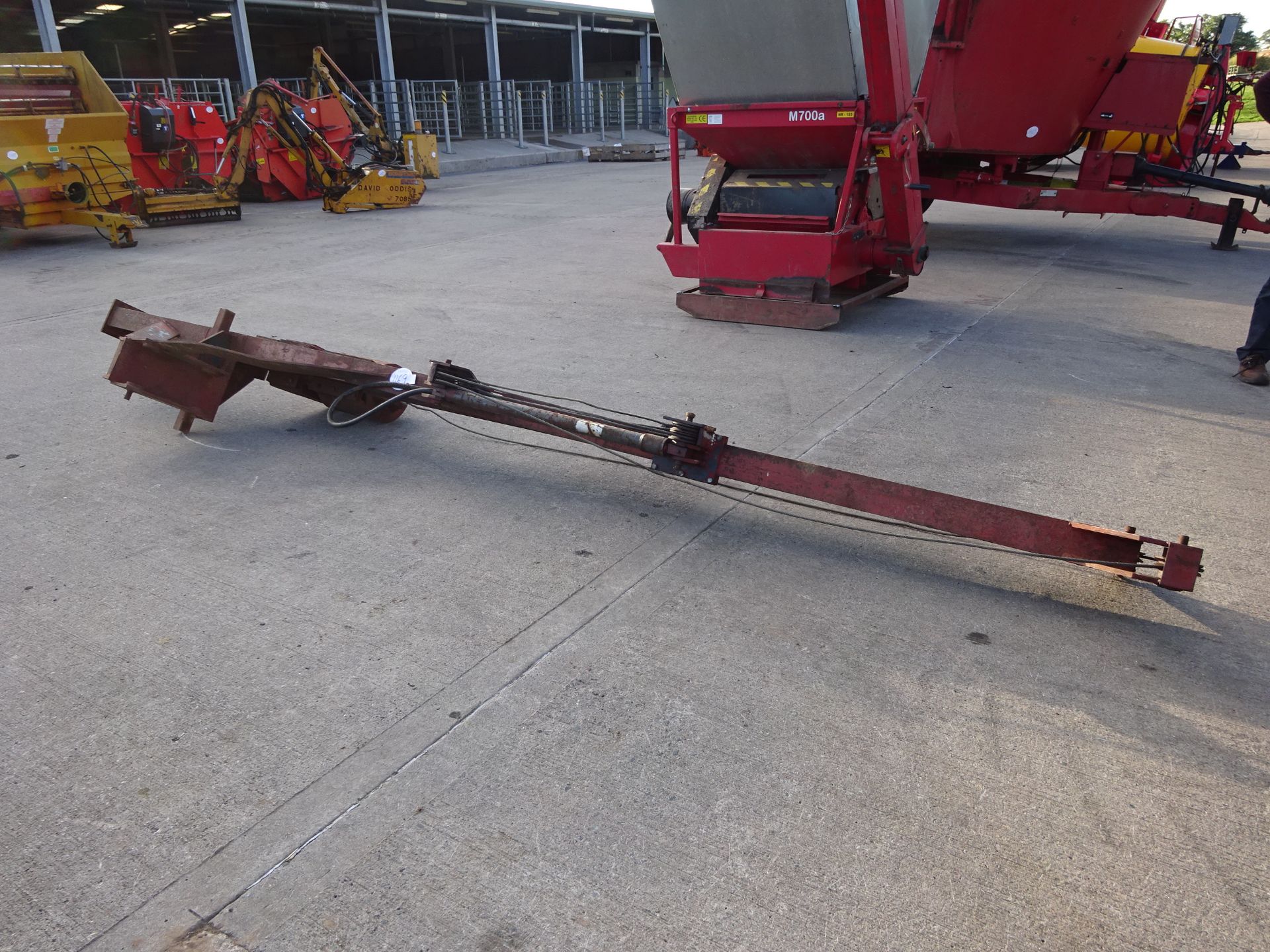 DIGGER MOUNTED POST KNOCKER